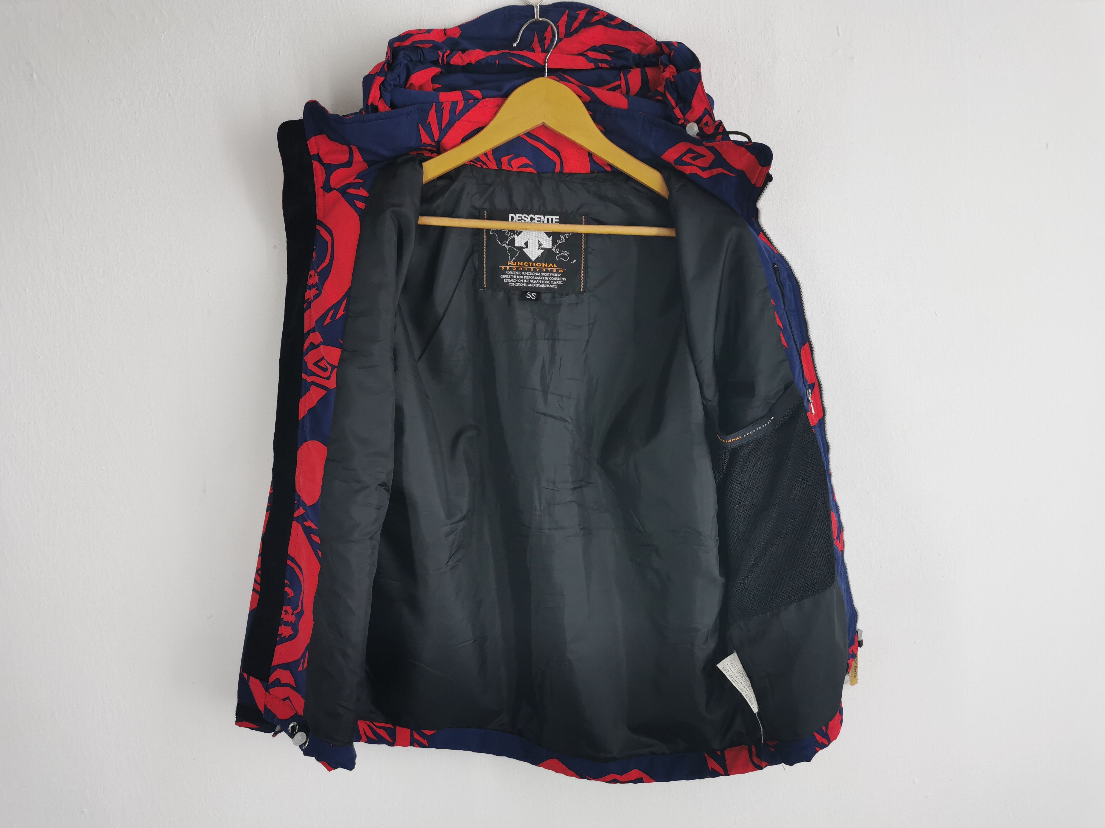 Descente Descente Overprint Winter Jacket Size M Size US M / EU 48-50 / 2 - 3 Thumbnail