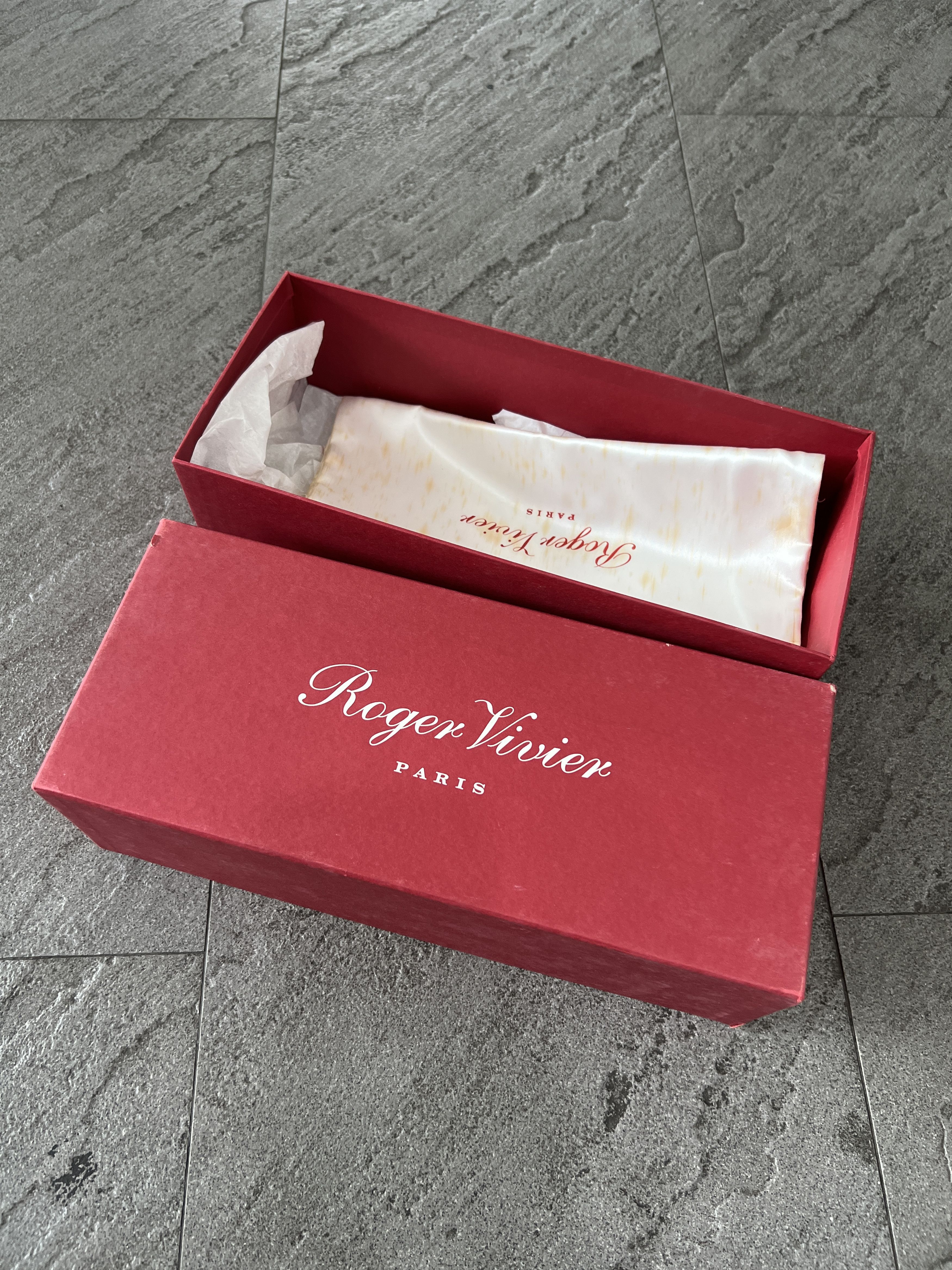 Roger Vivier Roger Vivier Red Patent Buckle Heels Pumps 36.5 Size US 6.5 / IT 36.5 - 11 Thumbnail