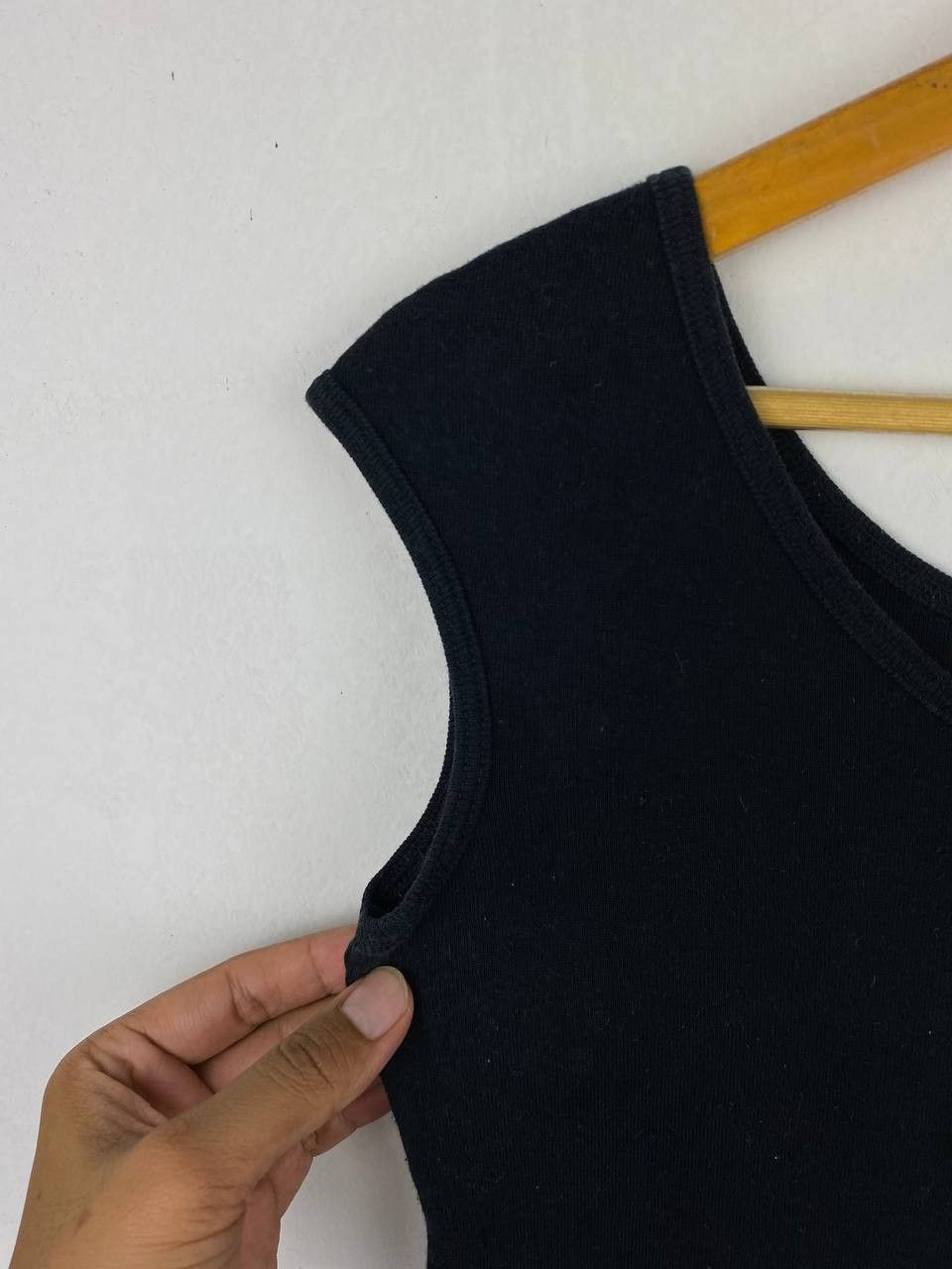 agnes b. vintage agnes b plain tank top sleeveless nice design Size S / US 4 / IT 40 - 3 Thumbnail