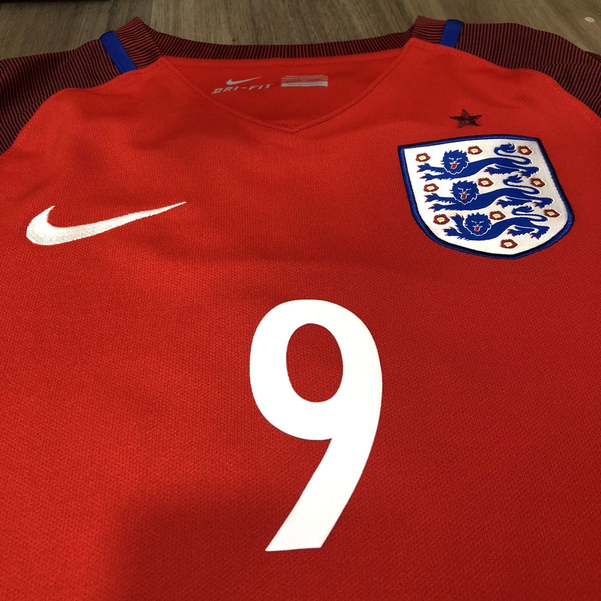 Nike England 16/17 away shirt #9 Kane Size US S / EU 44-46 / 1 - 4 Thumbnail