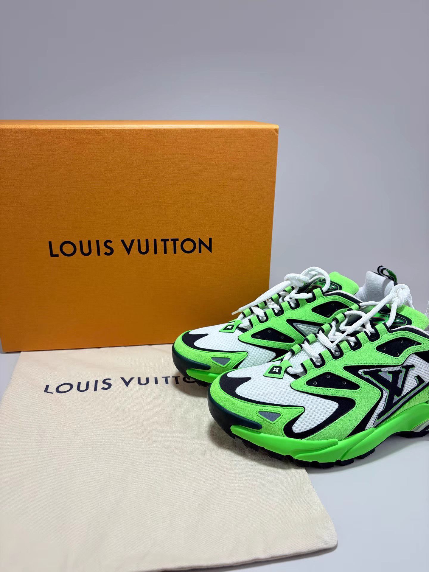 Louis Vuitton LOUIS VUITTON LV RUNNER Sneakers K1 Size US 7 / EU 40 - 1 Thumbnail