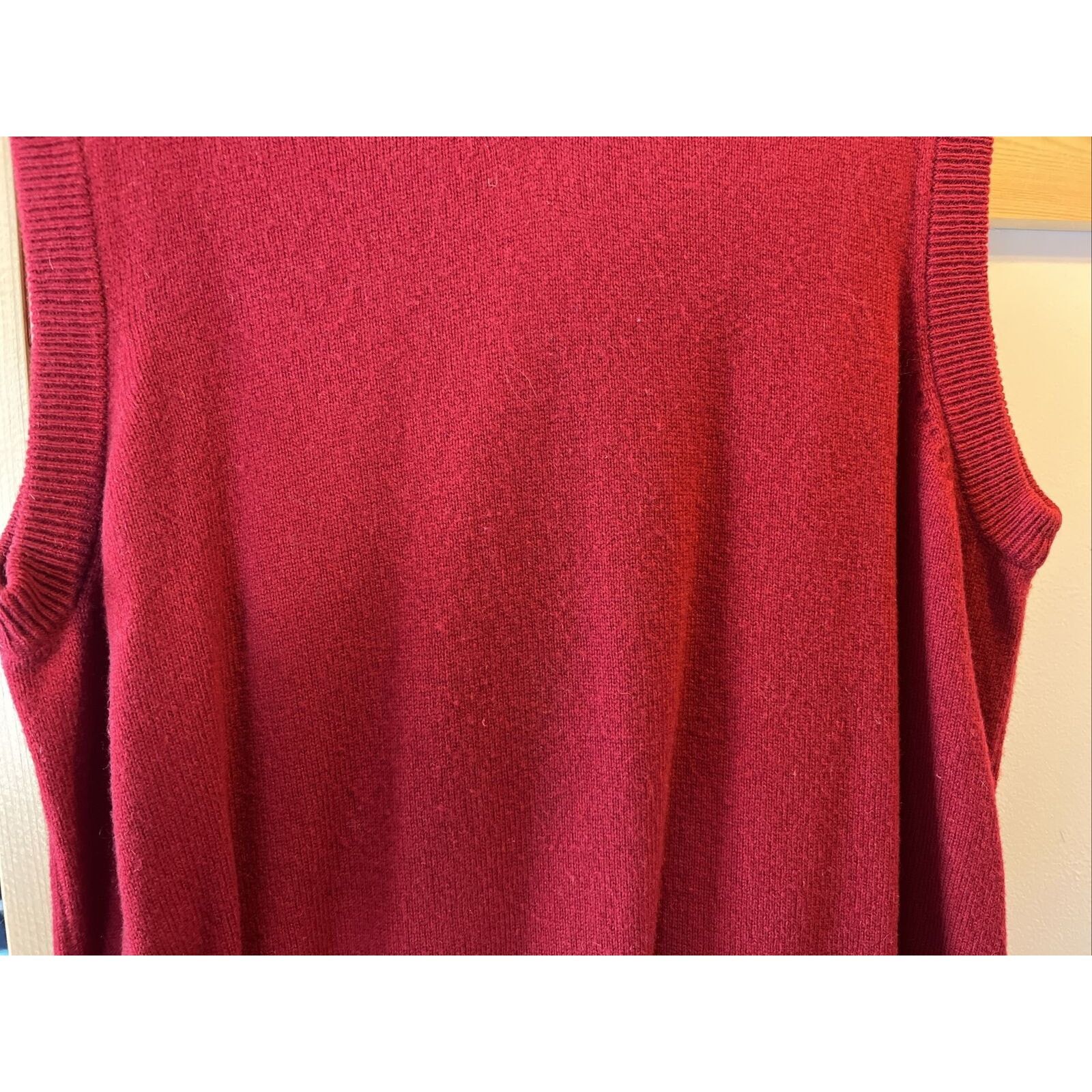 Pendleton Pendleton Vintage Men’s L Red Wool V Neck Sleeveless Sweater Size US L / EU 52-54 / 3 - 5 Thumbnail