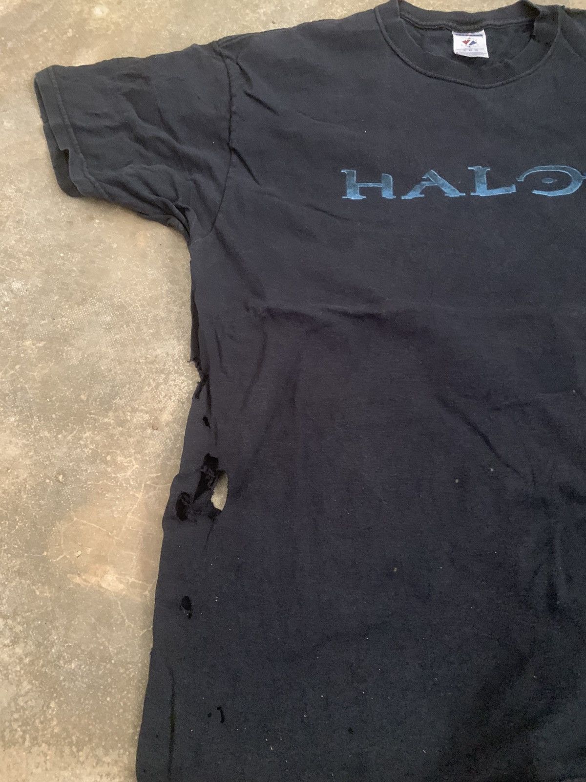 Vintage HALO 3 Logo T-Shirt Original vintage gaming aesthetic. Size US XL / EU 56 / 4 - 3 Thumbnail