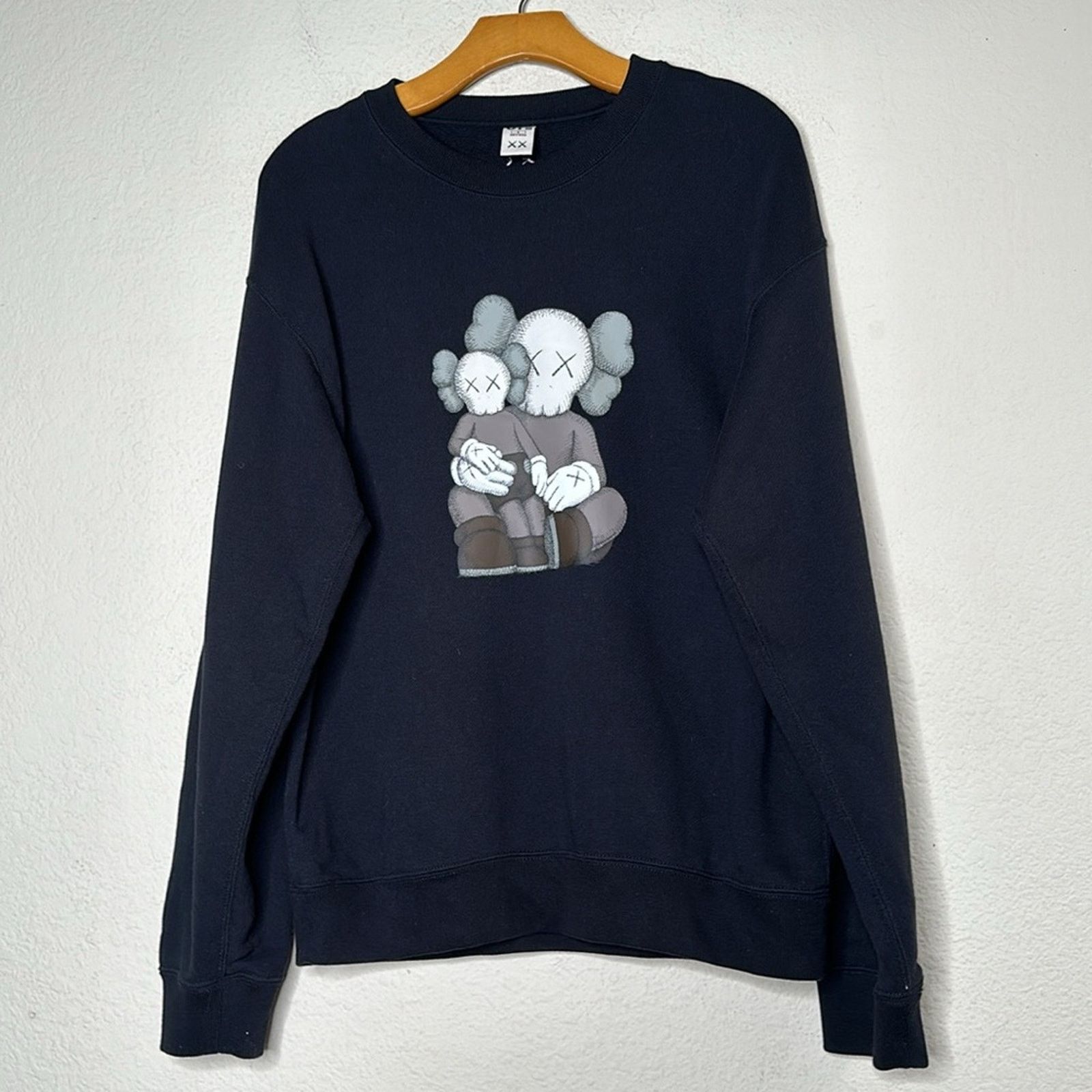 Kaws × Uniqlo NEW UNIQLO x KAWS Crewneck Sweatshirt Black Size Small Black Size US S / EU 44-46 / 1 - 5 Thumbnail