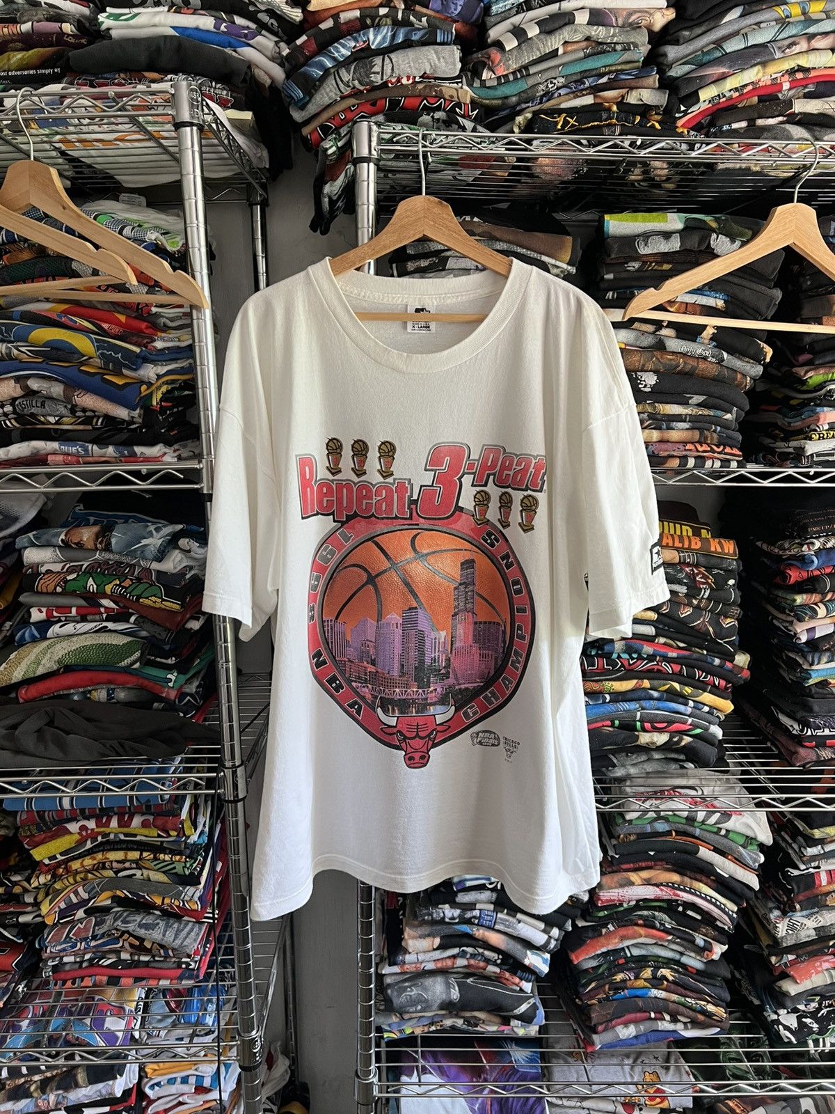 シカゴ・ブルズ 3PEAT Tシャツ & チャンピオン Tシャツ 　2点セット シカゴ・ブルズ 3PEAT Tシャツ & チャンピオン Tシャツ 2点セット