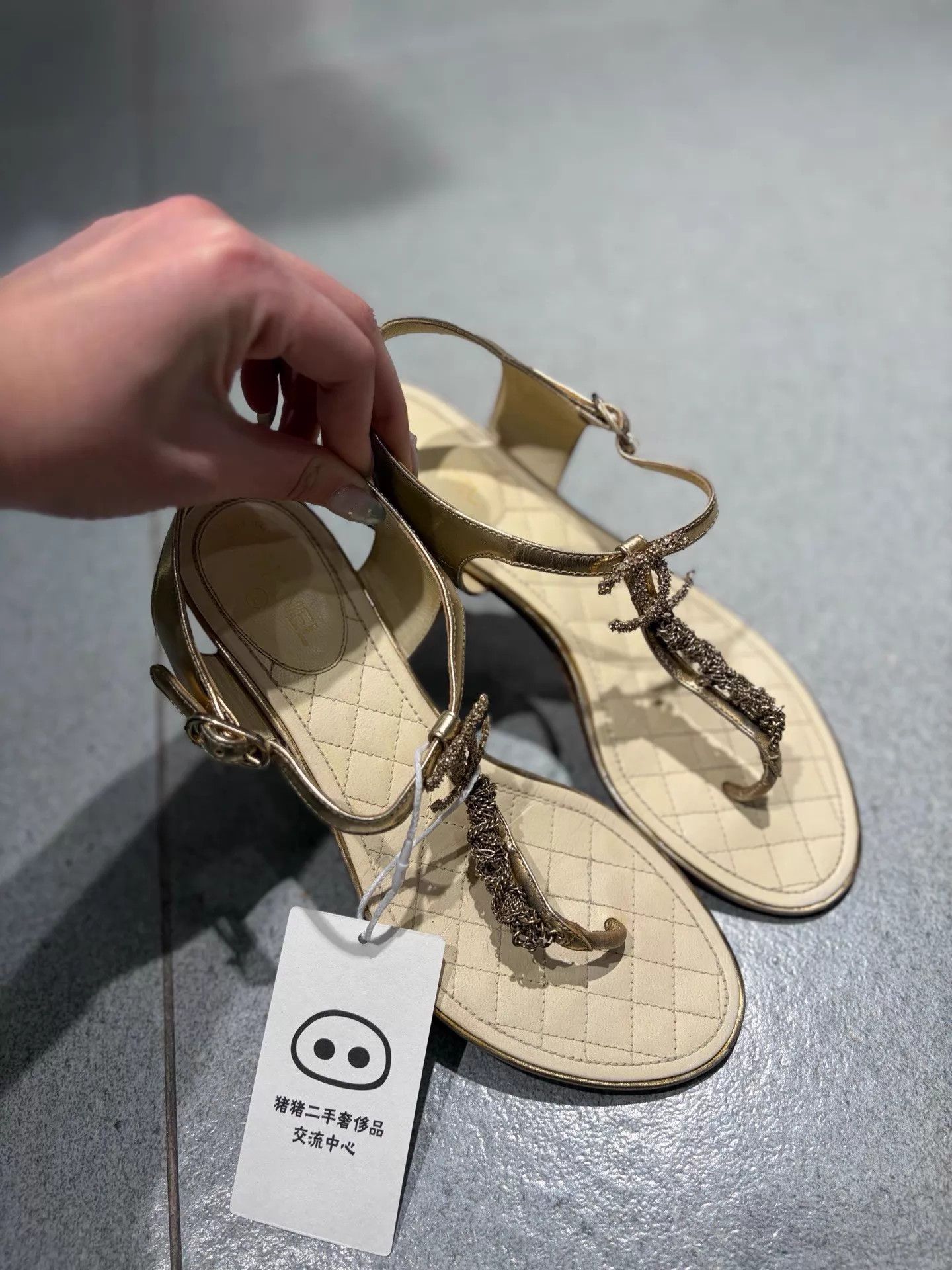 Chanel Chanel Gold Large Logo Flip Flops 99 New Size 37 Size US 6.5 / IT 36.5 - 3 Thumbnail