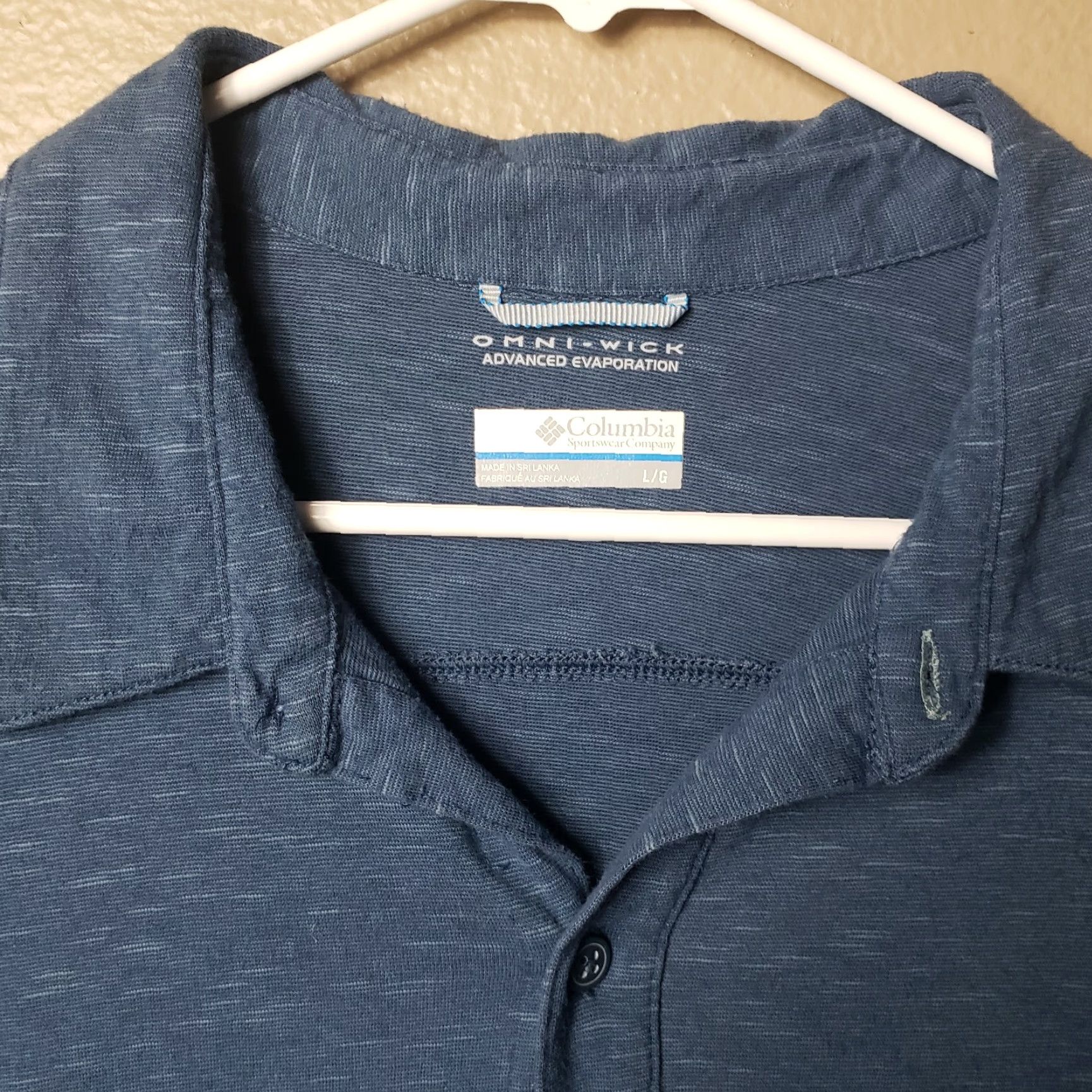 Vintage Columbia Shirt Men Outdoor Omni Wick Buttonfront Collared Hiking Size L Blue Size US L / EU 52-54 / 3 - 4 Thumbnail