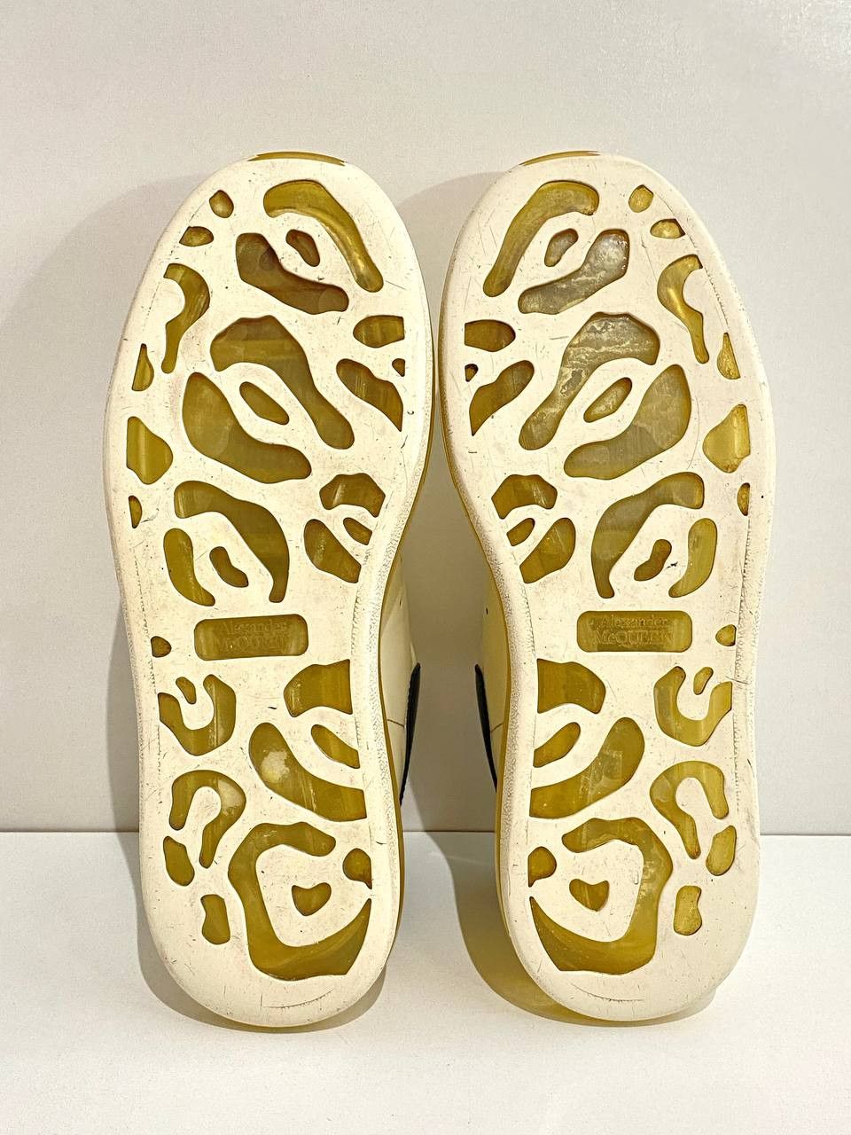 Alexander McQueen Alexander McQueen White Logo Oversize Shoes Sneakers Size US 6 / IT 36 - 15 Thumbnail