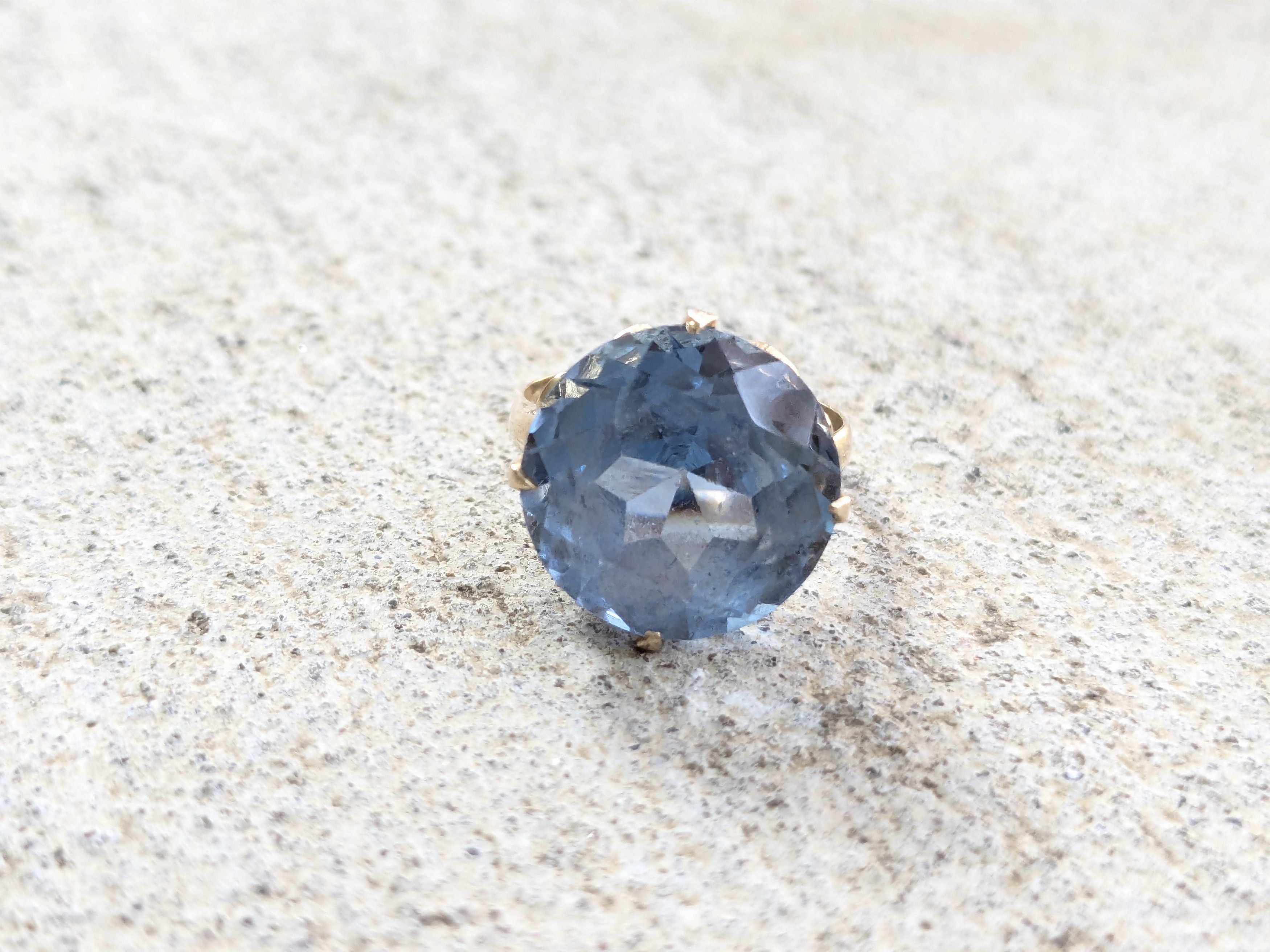 Vintage 14k Gold Ring Blue Topaz 7.25 Round Cocktail Size ONE SIZE - 3 Thumbnail