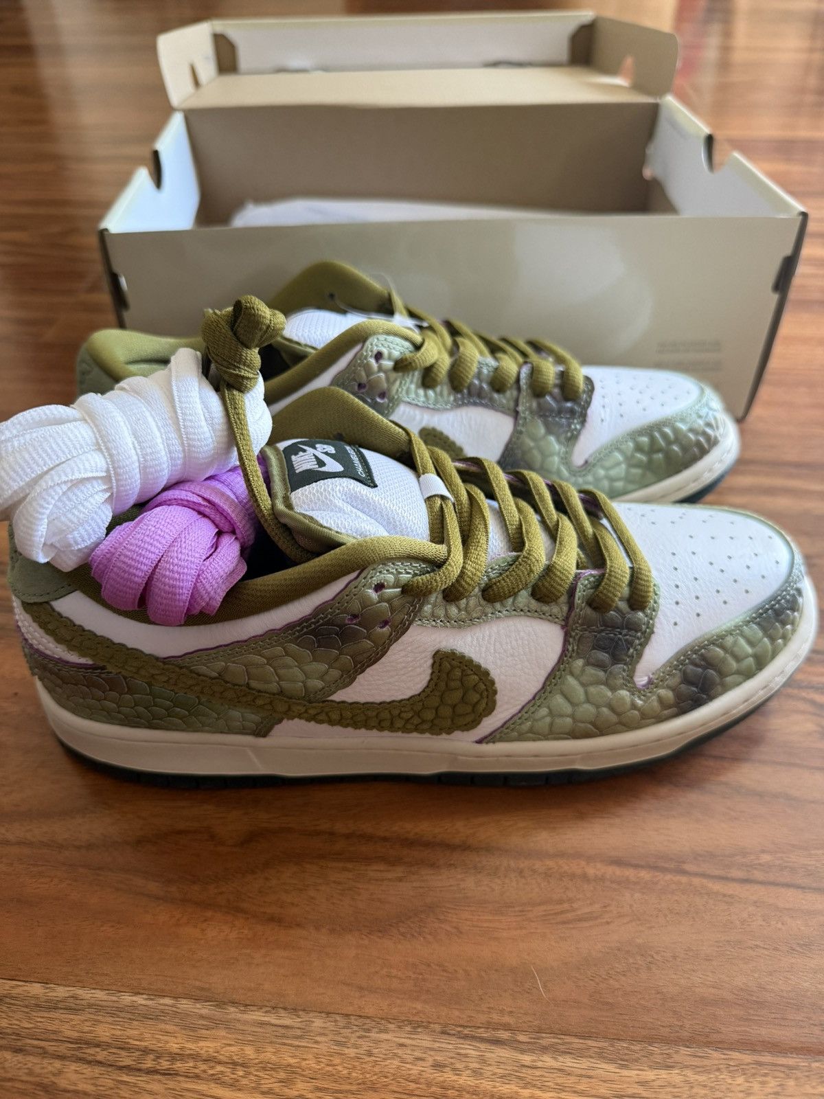 Nike SB DS* NIKE SB DUNK LOW “CHAMELEON” SZ 9.5 OG BOX INCLUDED Size US 9.5 / EU 42-43 - 7 Thumbnail