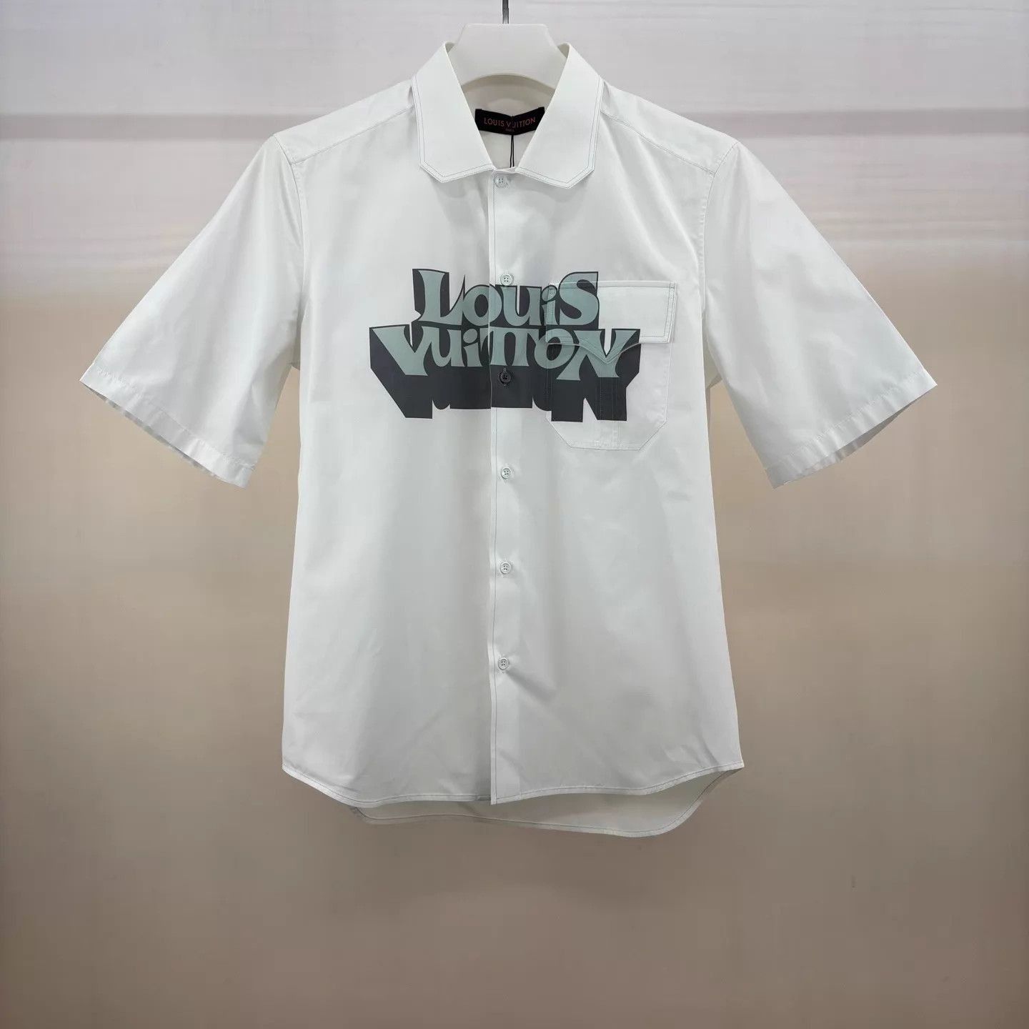 Louis Vuitton White Short Sleeve Button-Up Shirt with Graphic Size US S / EU 44-46 / 1 - 1 Thumbnail
