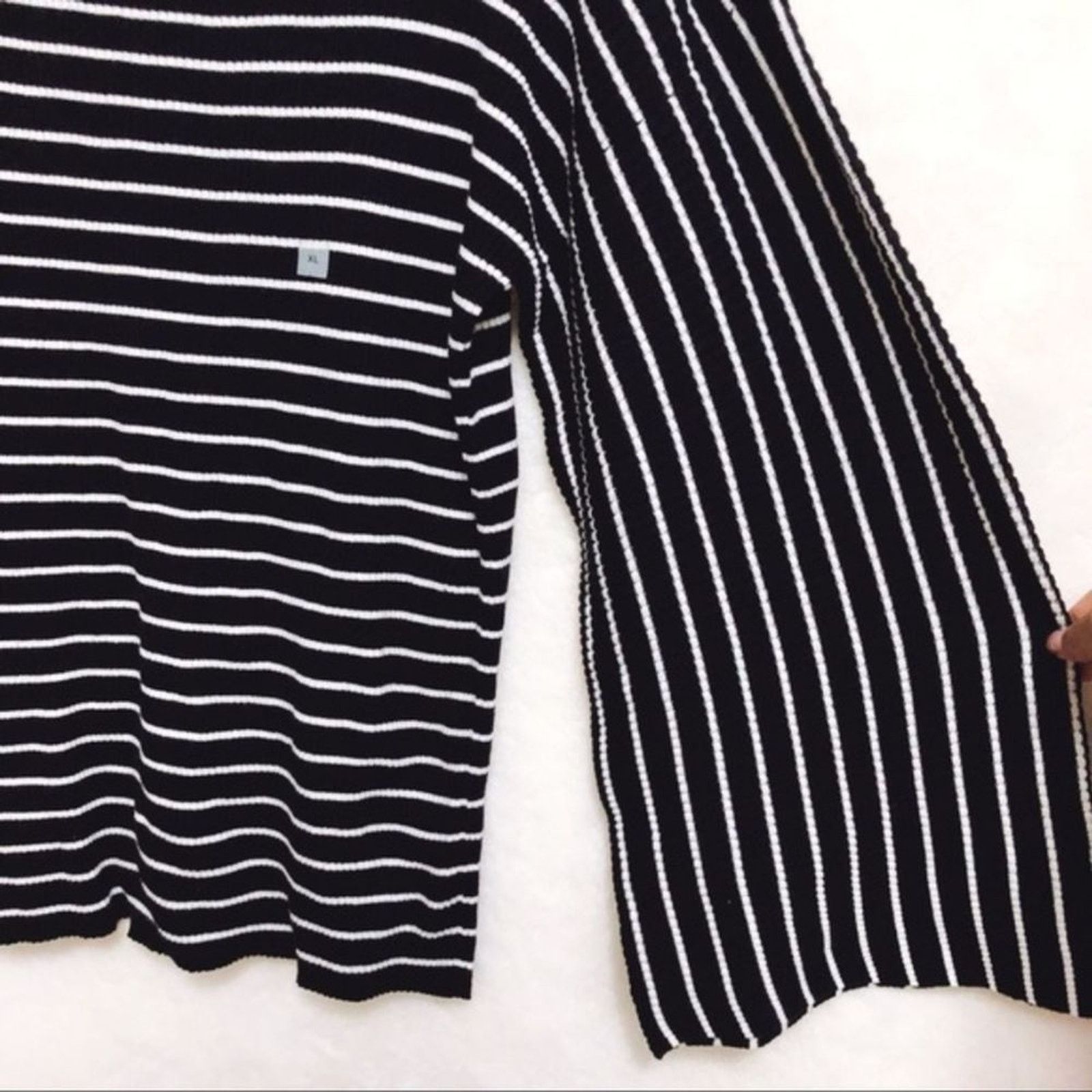 Ann Taylor Ann Taylor Black & White Striped Wide Sleeve Top Size M / US 6-8 / IT 42-44 - 5 Thumbnail