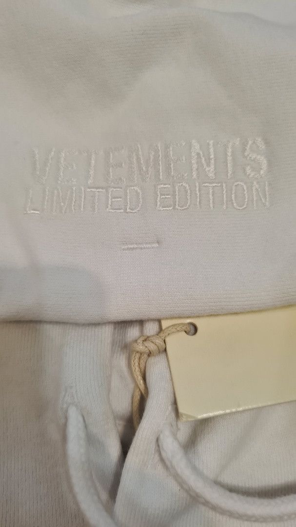 Vetements Vetements - The Devil Does Wear Vetements Oversize Hoodie Size US M / EU 48-50 / 2 - 6 Thumbnail