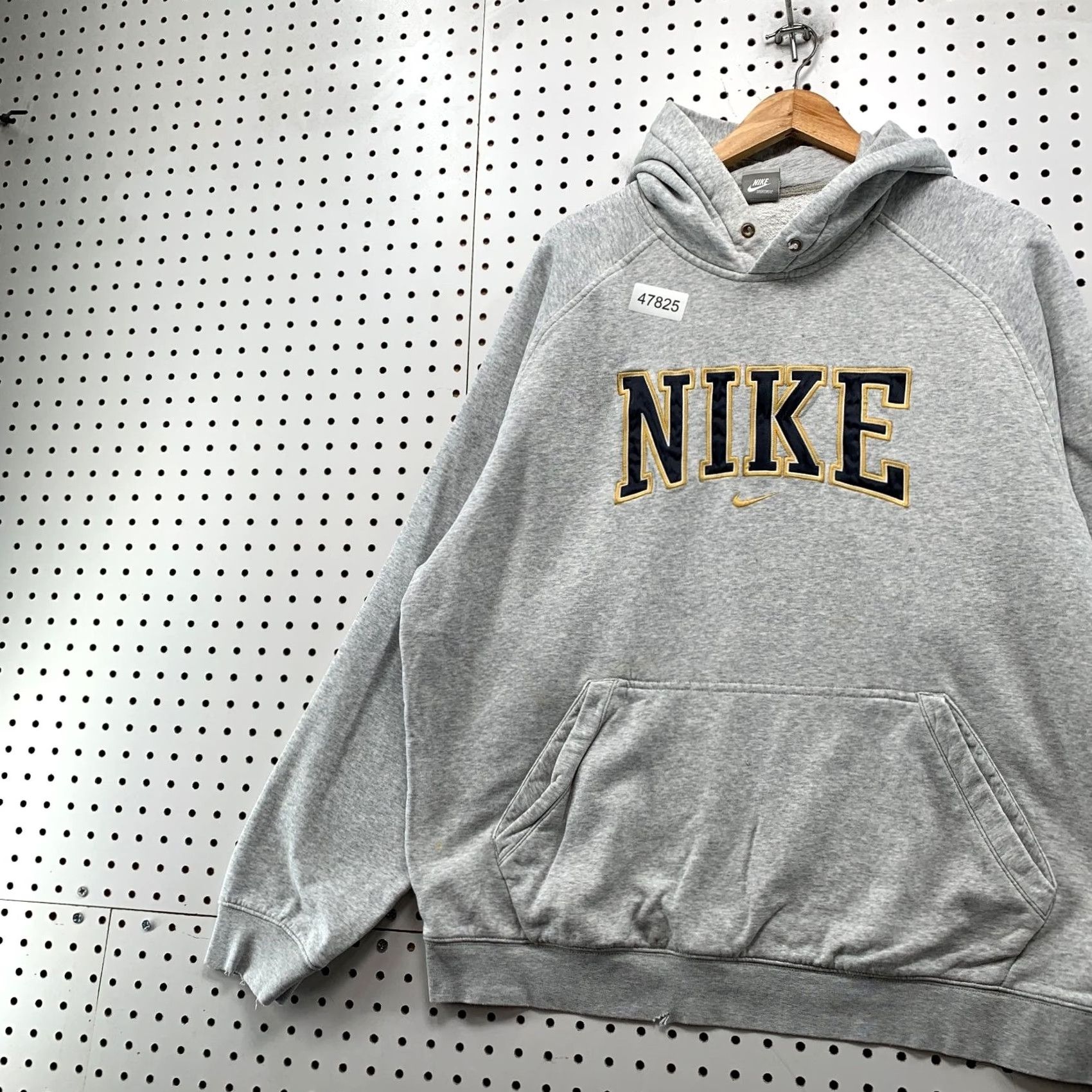 Nike Nike Hoodie Mens XL Gray Center Swoosh Embroidered Spellout Vintage Size US XL / EU 56 / 4 - 4 Thumbnail
