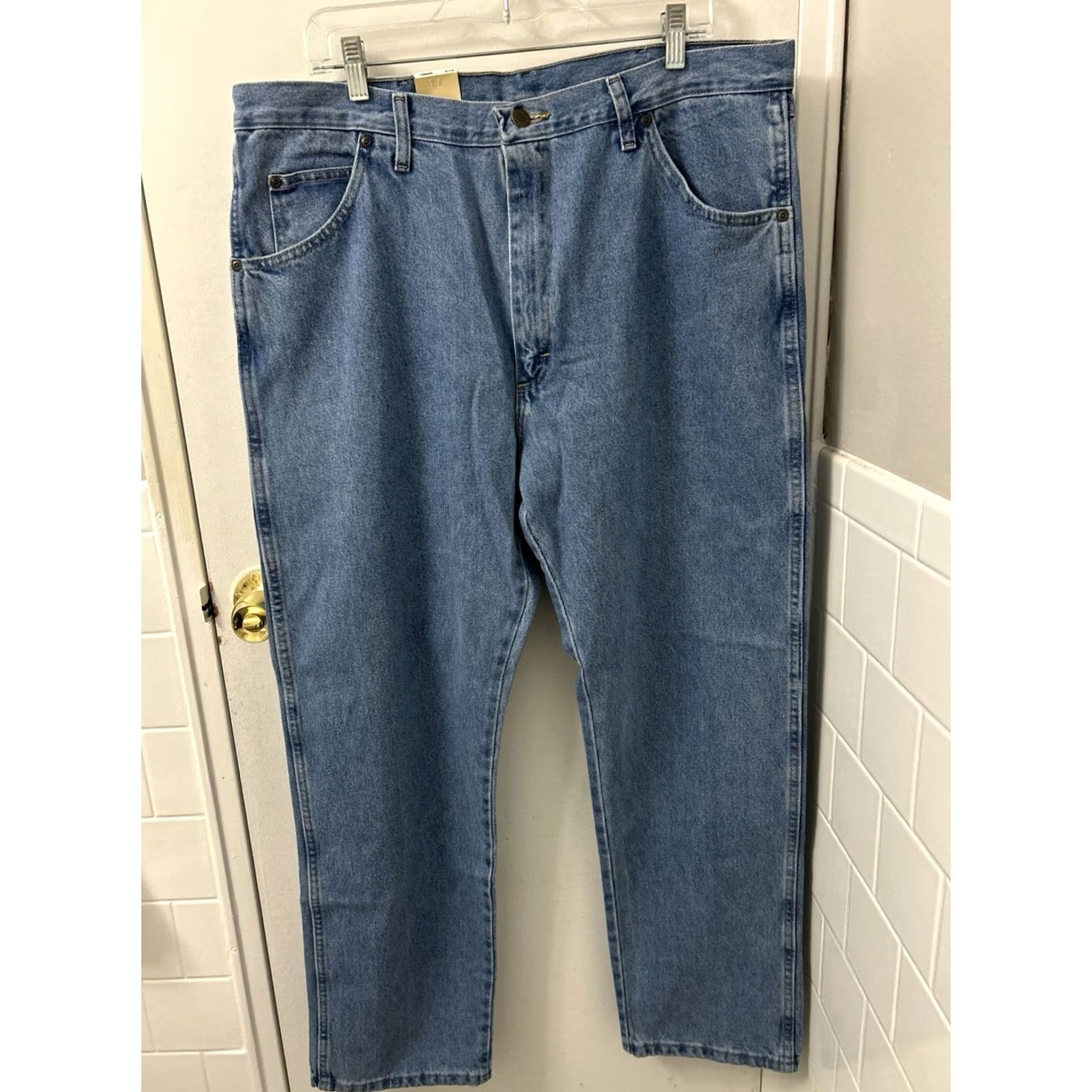 Wrangler Wrangler Jeans Mens Light Wash Regular Classic Fit Denim 5-Pocket Zipper Button USA Logo Rugged Wear Sorts 40x30 Blue Mens Size US 40 / EU 56 - 7 Thumbnail
