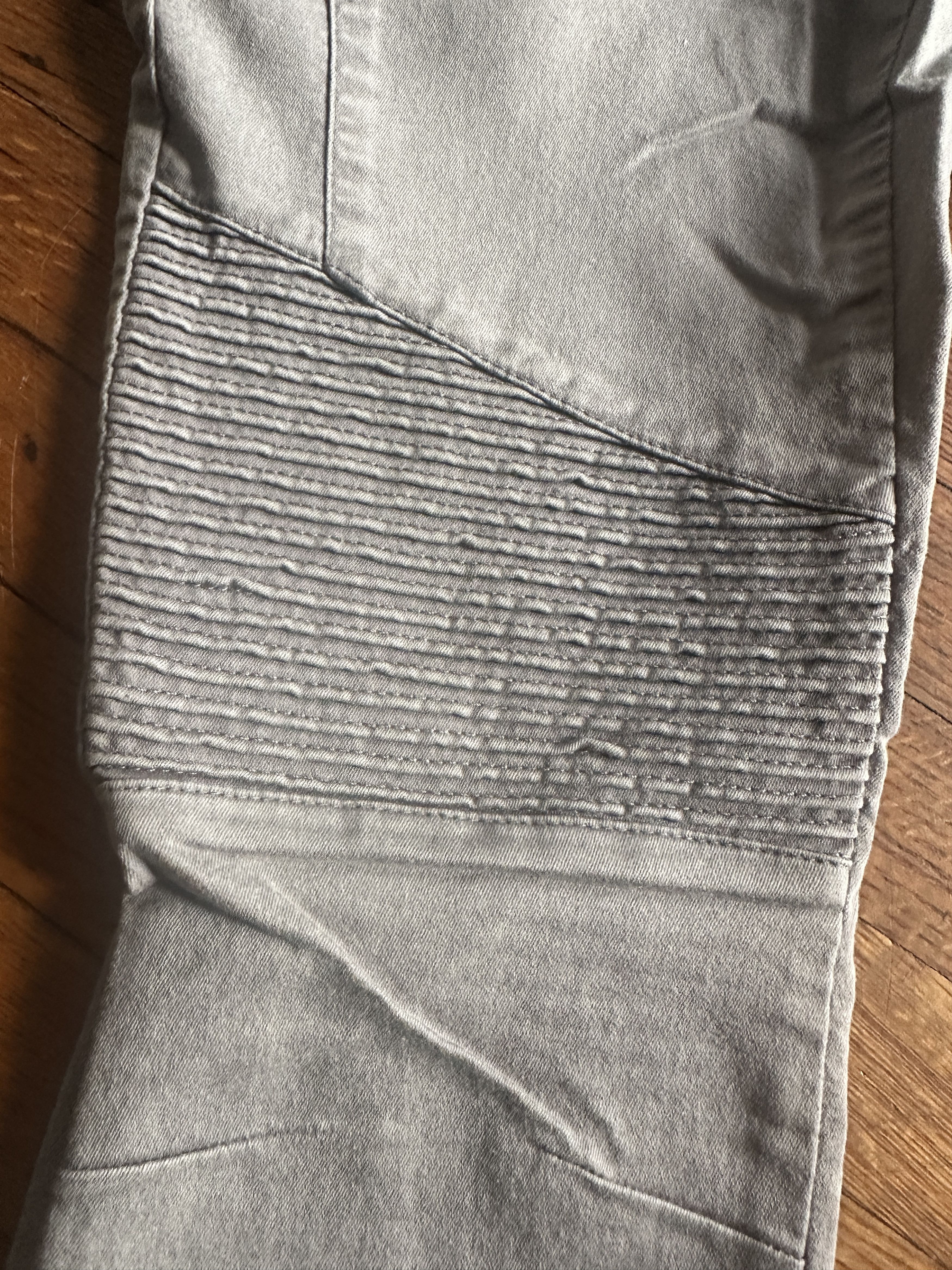 Zara Zara Gray denim skinny jeans w/distressed rigid knee & zips Size 30" / US 8 / IT 44 - 10 Thumbnail