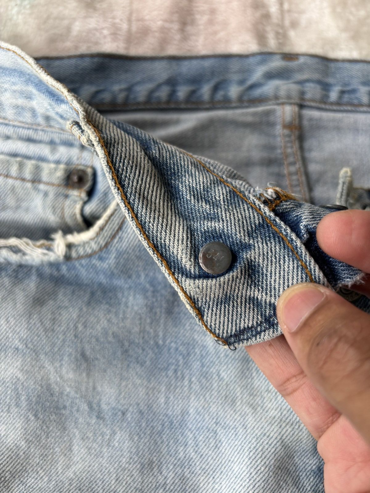 Levi's 🔥VINTAGE LEVIS 501 SUPER DISTRESSED DENIM THRASHED JEANS Size US 32 / EU 48 - 11 Thumbnail