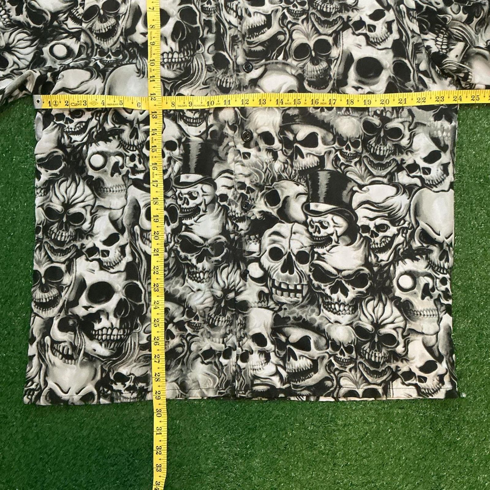 Vintage Vintage Y2K Sapphire Lounge AOP Skull And Bones Button Up Size US L / EU 52-54 / 3 - 6 Thumbnail