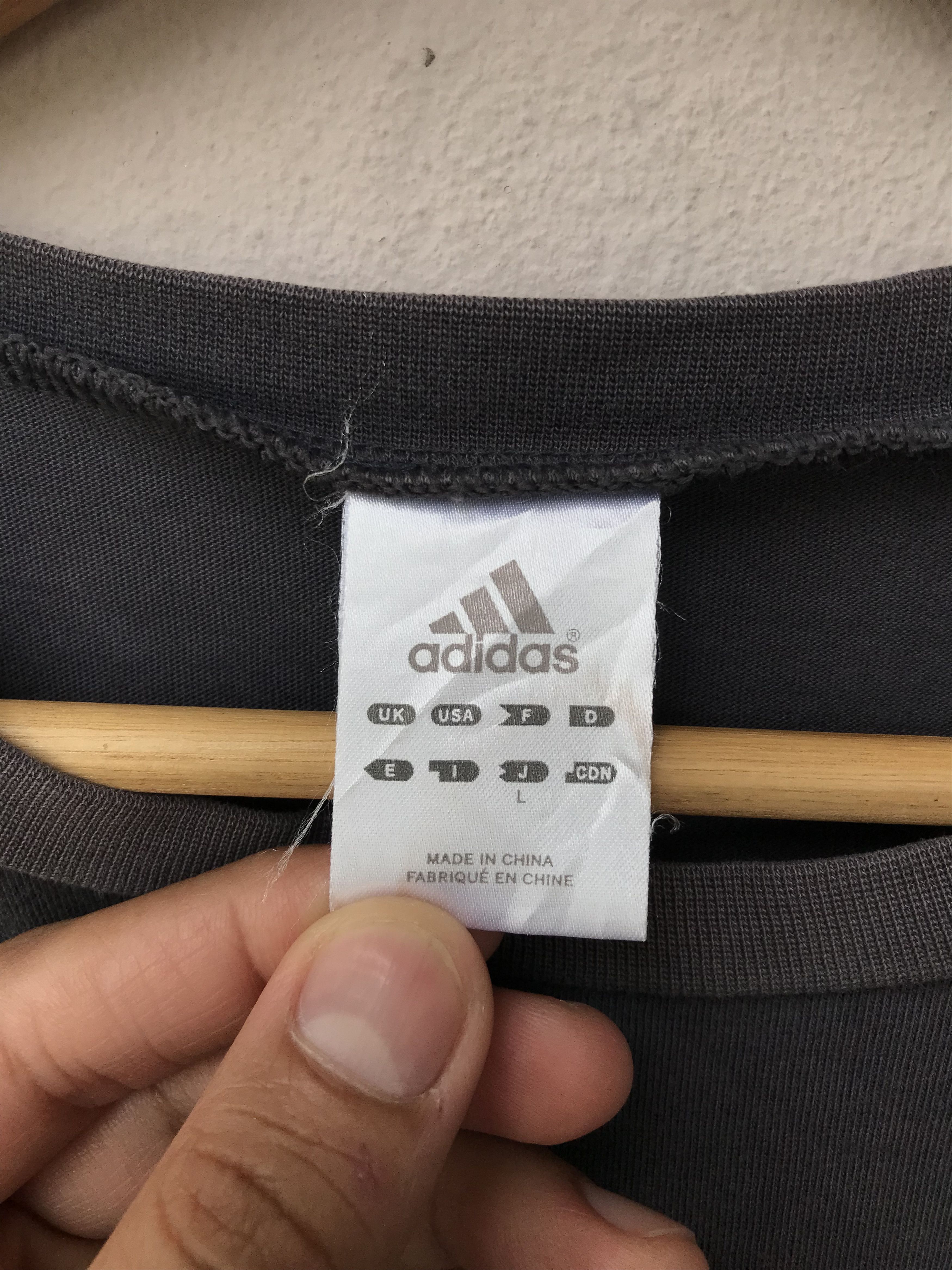 Adidas Super Rare Vintage Y2k Adidas Tee Size US L / EU 52-54 / 3 - 4 Thumbnail