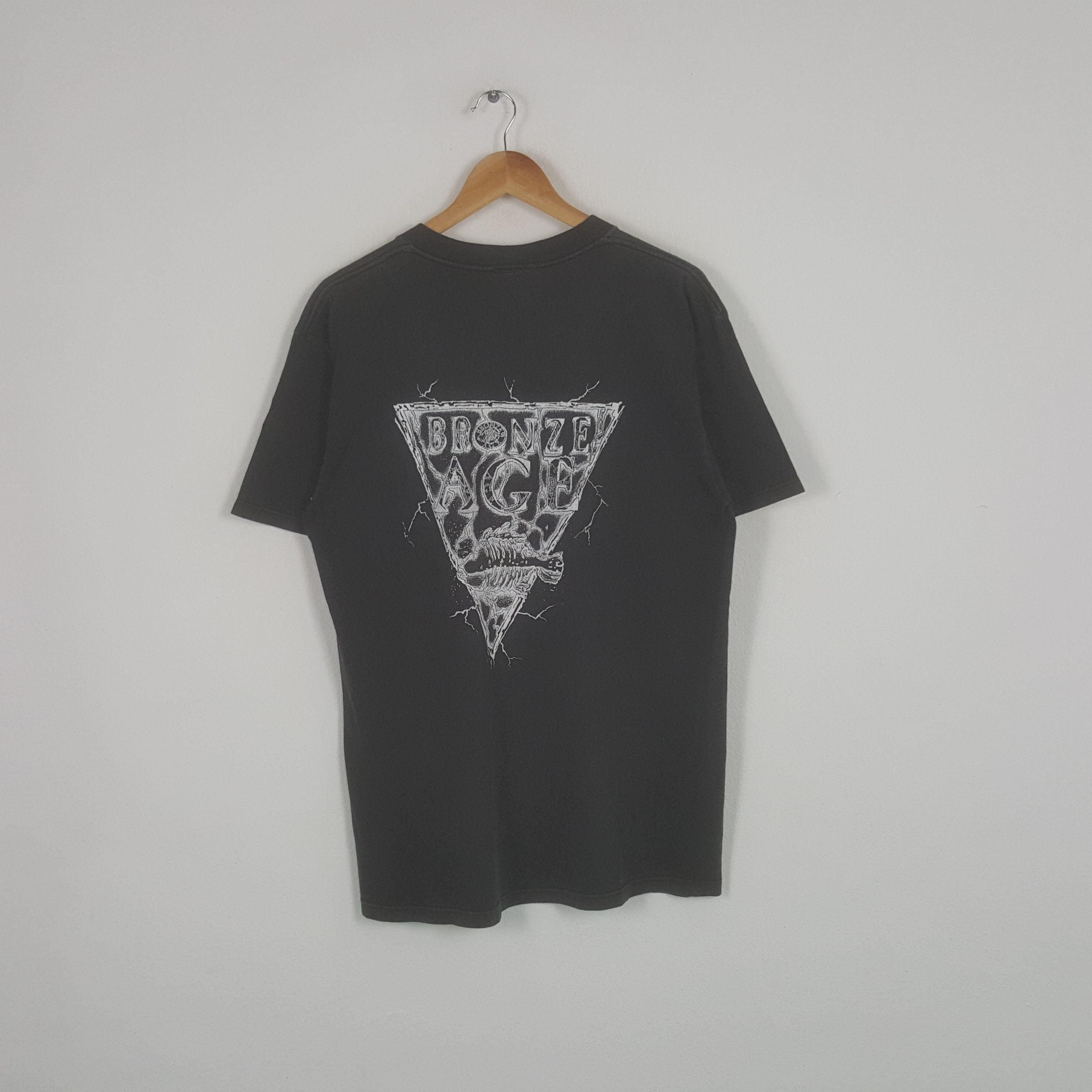 Vintage Vintage 90's Bronze Age American Surfing Style Tshirt Size US L / EU 52-54 / 3 - 1 Thumbnail