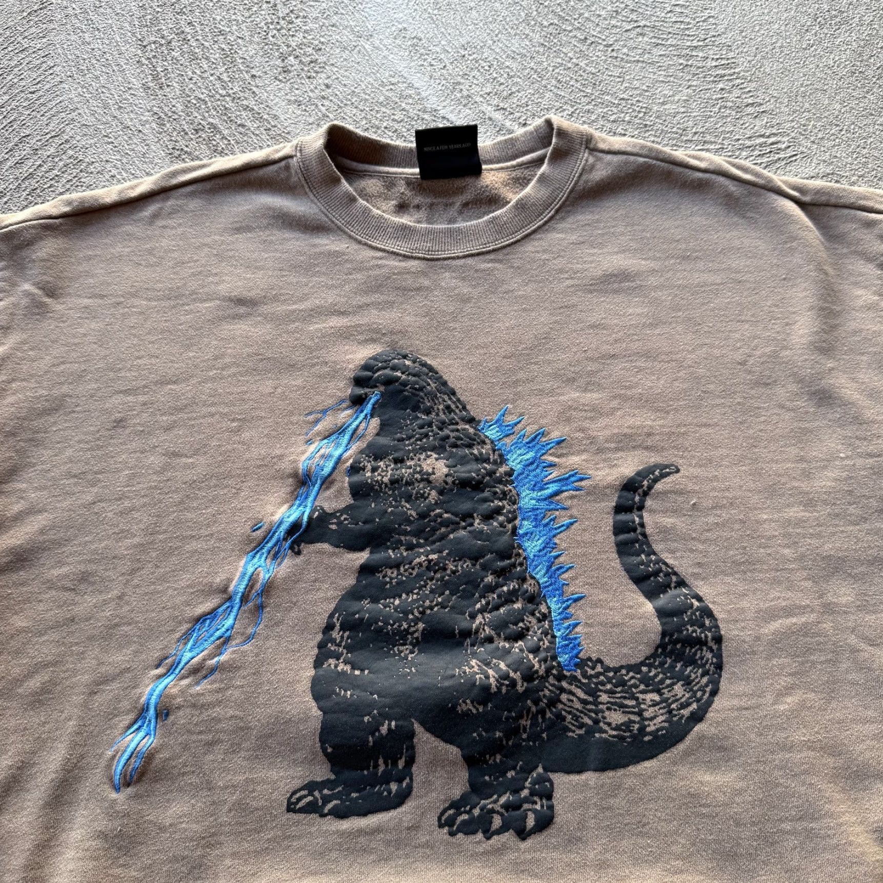 Teddy Fresh VINTAGE Teddy Fresh Sweatshirt Mens Large Godzilla Graphic Crew Neck Brown Cotton Fleece Movie Collab Size US L / EU 52-54 / 3 - 3 Thumbnail