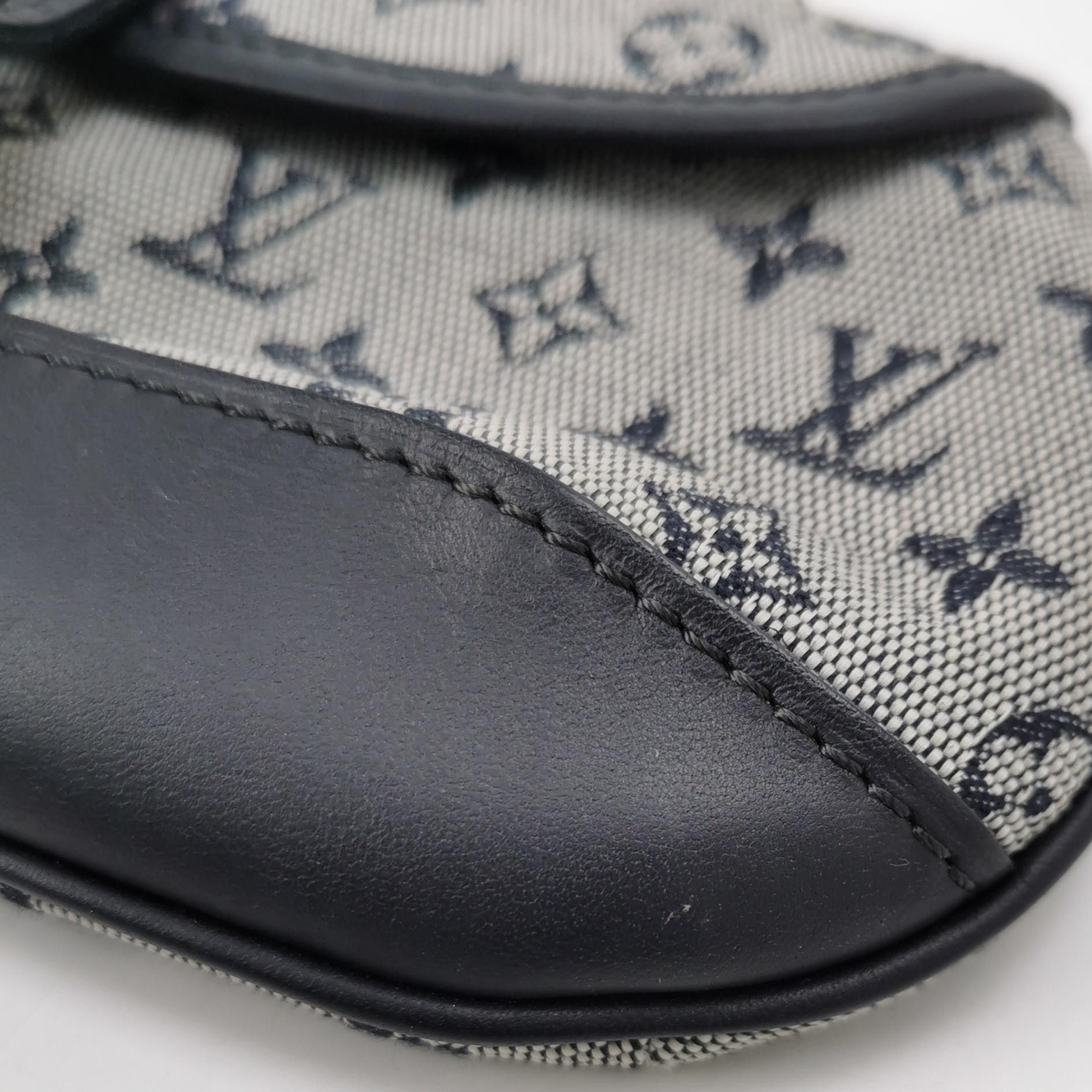 Louis Vuitton Louis Vuitton (LV) canvas belt buckle decorated with monogr Size ONE SIZE - 8 Thumbnail
