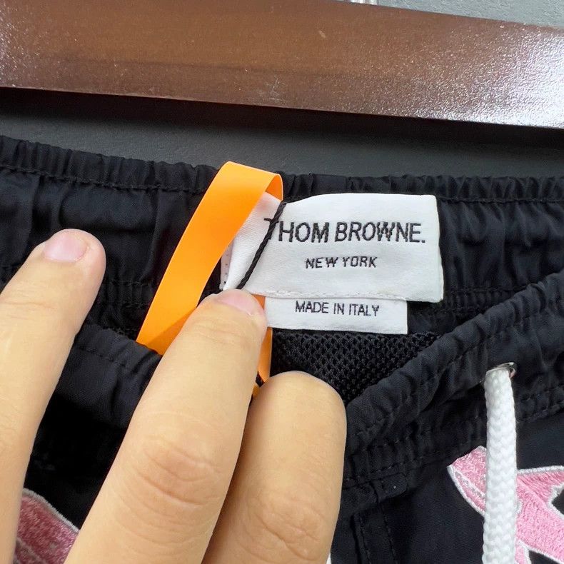 Thom Browne Thom Browne size2 Black embroidered color shark shorts Size US 26 / EU 42 - 3 Thumbnail