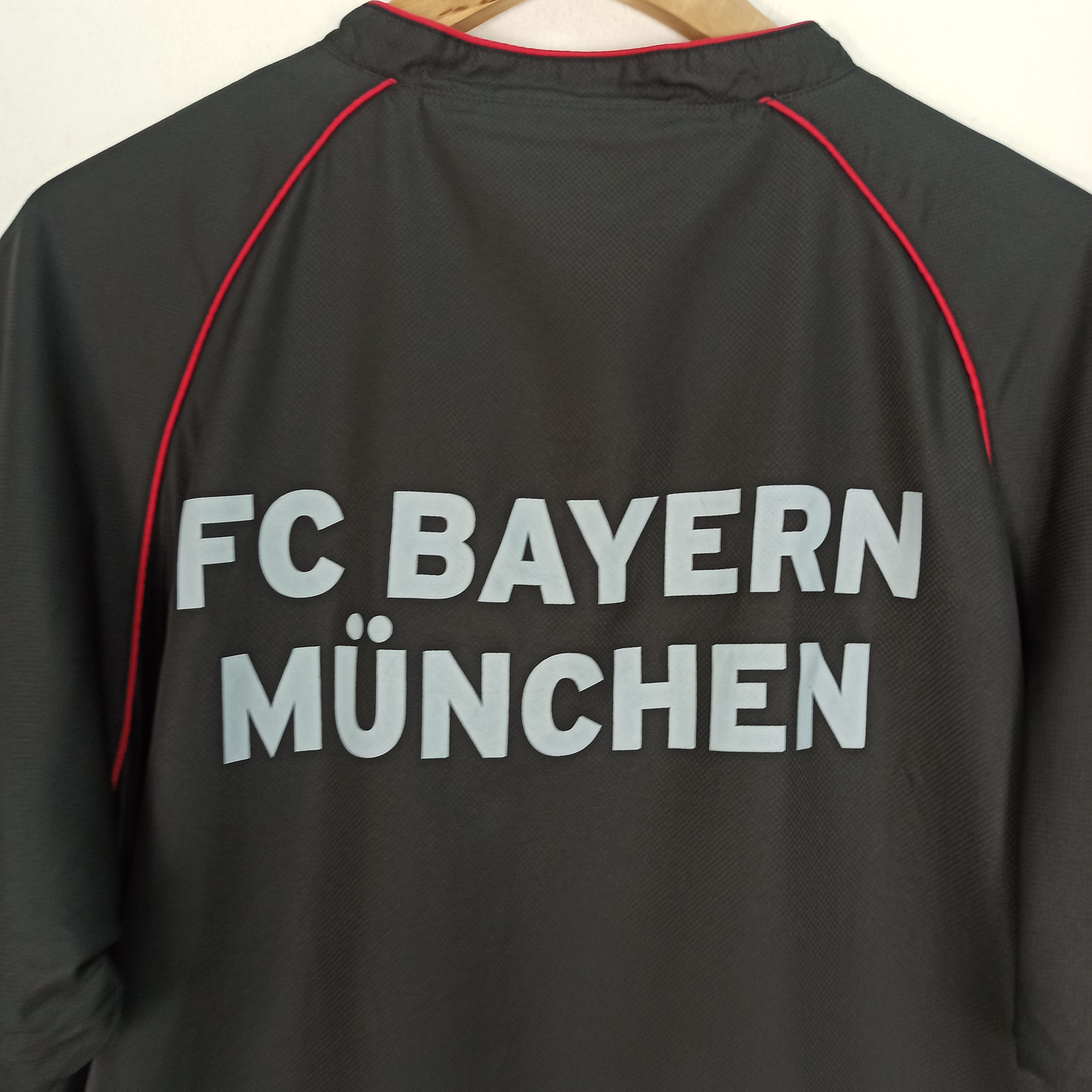 Japanese Brand Fc Bayern MunChen Bundesliga Size US L / EU 52-54 / 3 - 5 Thumbnail