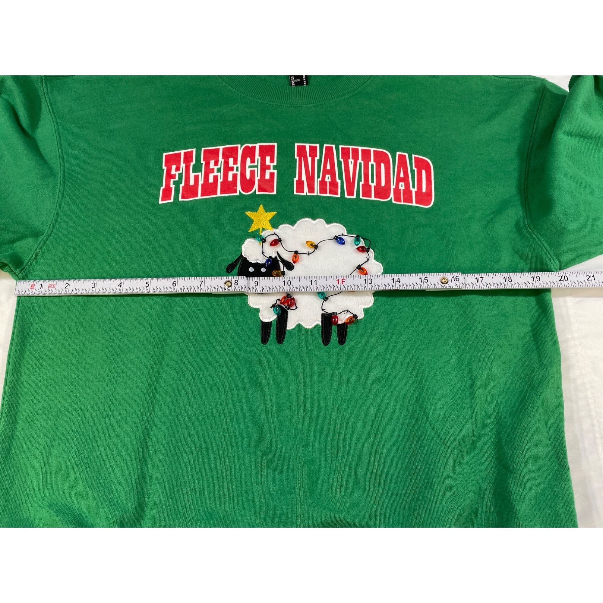 Forever 21 Fleece Navidad womens Christmas Sweatshirt Size M SKU 6973 Size M / US 6-8 / IT 42-44 - 4 Thumbnail