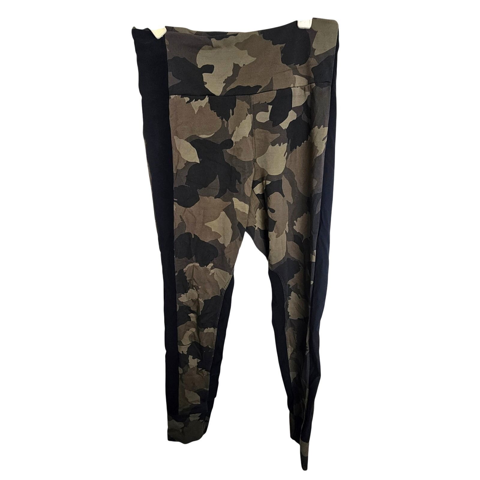 Athleta Athleta Womens Green Camo Print Jogger Leggings S Gorpcore Size 27" / US 4 / IT 40 - 1 Thumbnail
