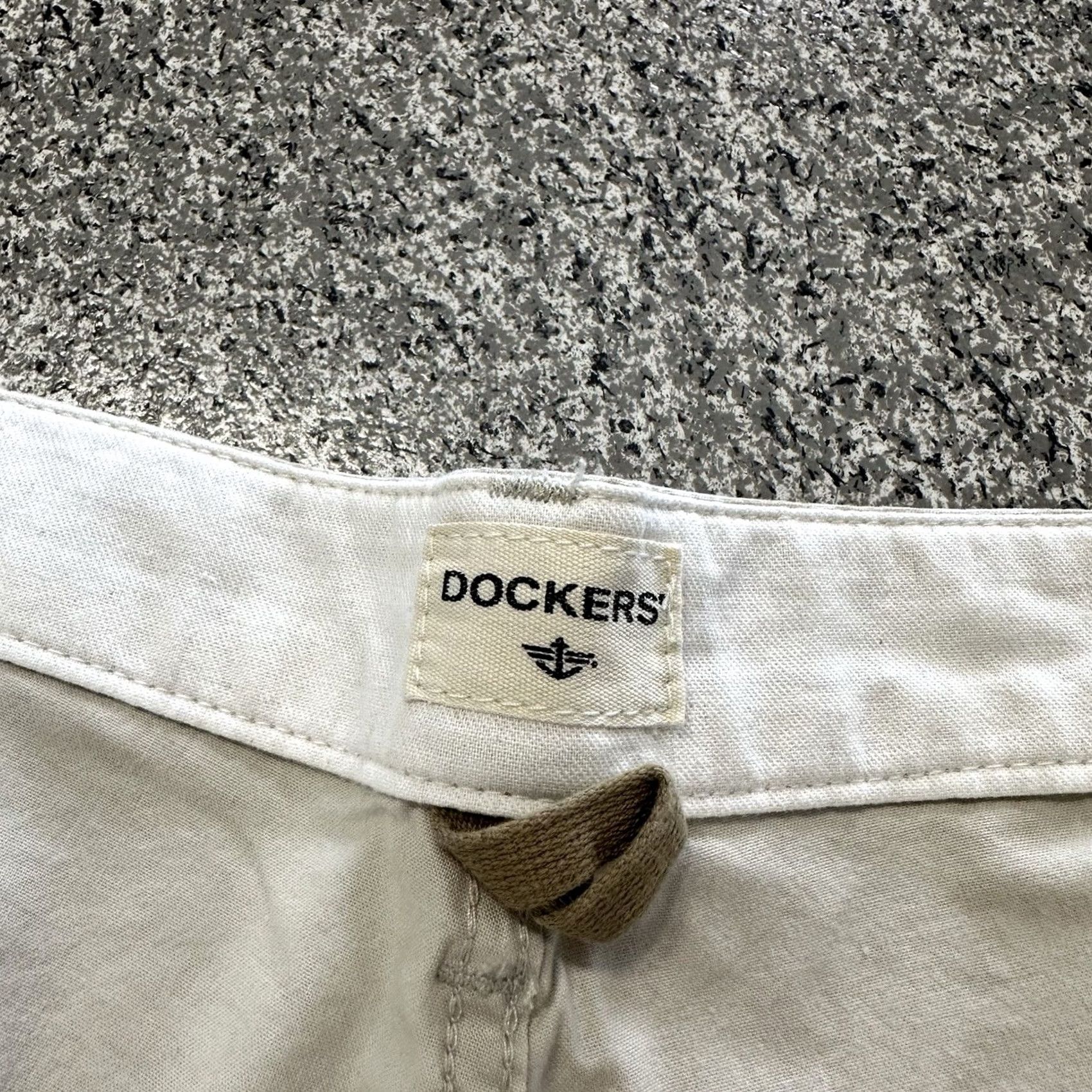 Dockers DOCKERS Cargo Shorts Mens 44 Beige Floral Palm Print Flat Front 10” Cotton Size US 44 / EU 60 - 2 Thumbnail