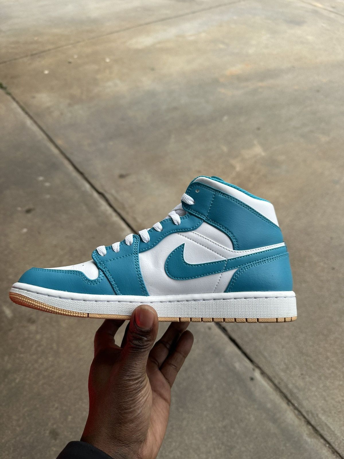 Nike Air Jordan 1 Mid Aquatone Size US 9 / EU 42 - 3 Thumbnail
