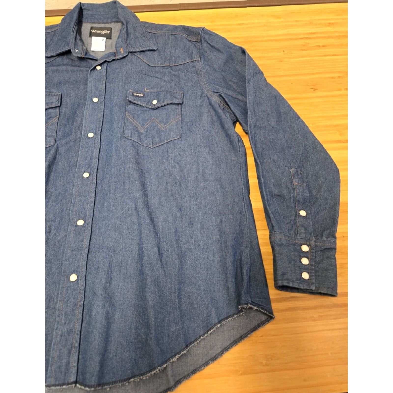 Wrangler VINTAGE Wrangler Pearl Snap Western Denim Shirt Mens XL Blue Cowboy Rodeo Size US XL / EU 56 / 4 - 2 Thumbnail
