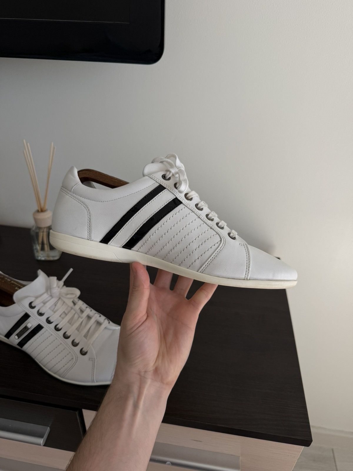 Versace VERSACE COLLECTION Baskets Blanc Pour Homme lace-up shoes Size US 7 / EU 40 - 16 Thumbnail
