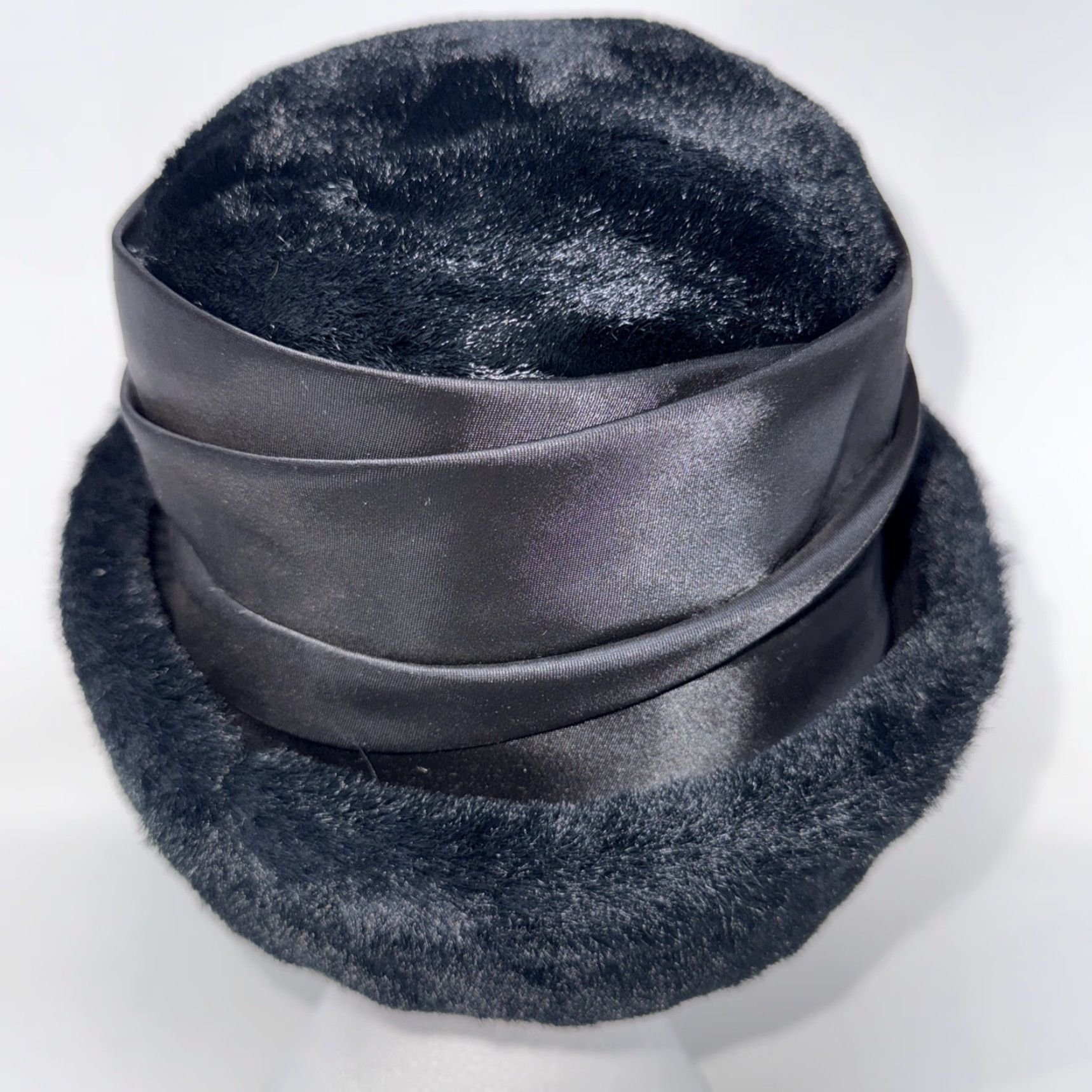 Vintage VINTAGE Black Women’s Flapper Hat Metal Rim Faux Fur Union Made USA Net Size ONE SIZE - 3 Thumbnail