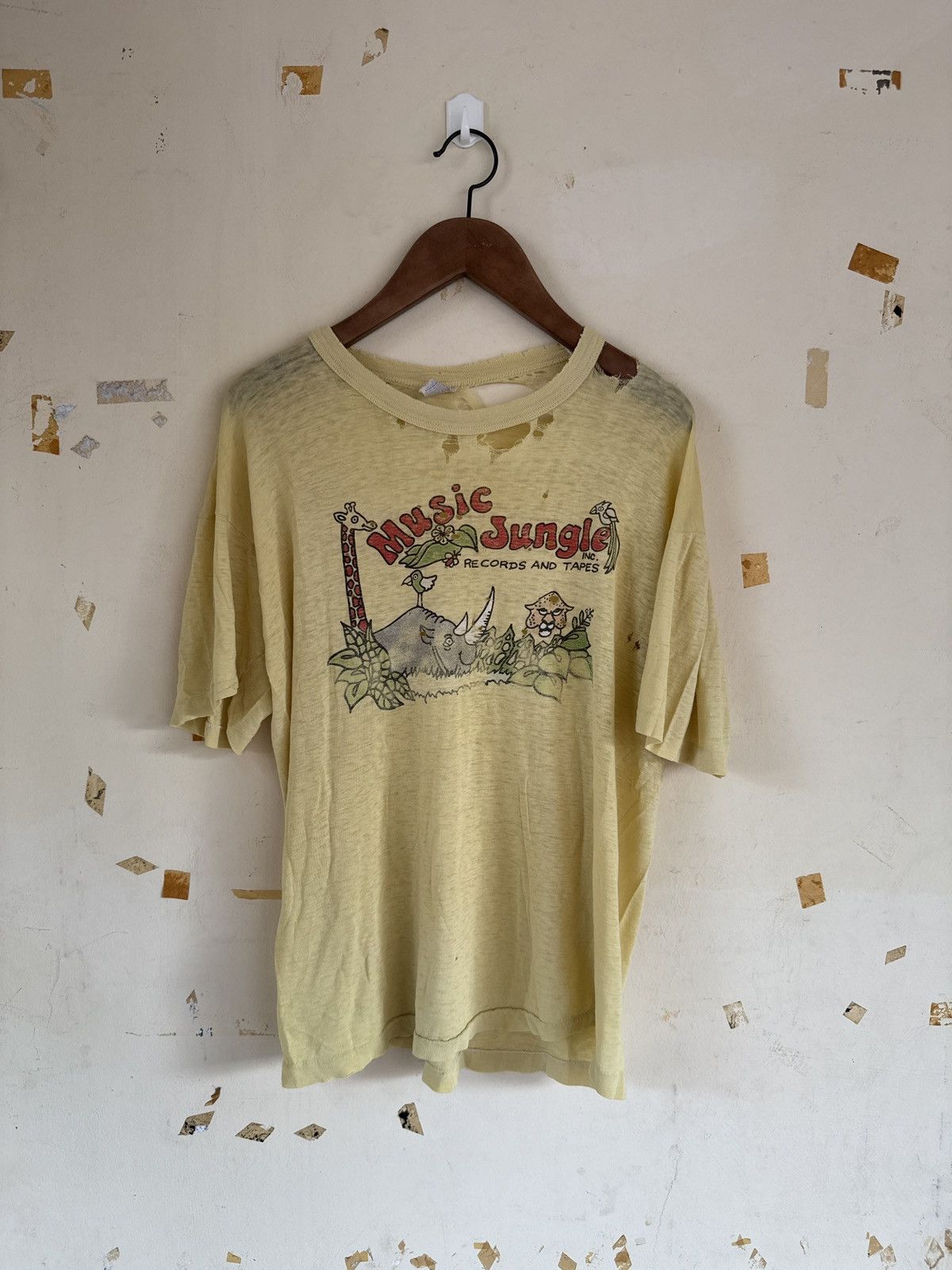 Band Tees × Vintage *RARE* 1970s VINTAGE JUNGLE MUSIC TAPE RECORDS THRASHED TEE Size US XL / EU 56 / 4 - 1 Thumbnail