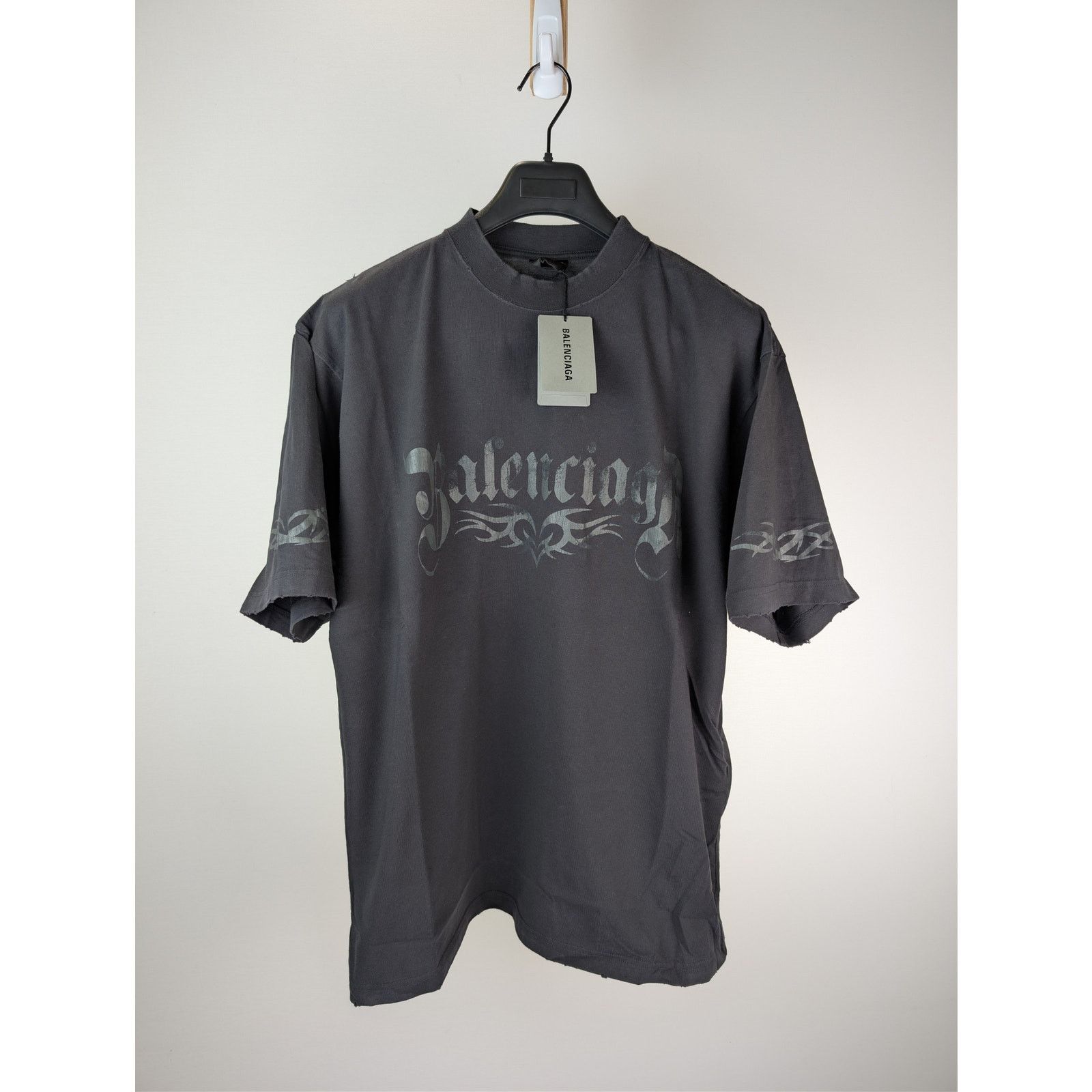 Balenciaga o1rshd1 Medium Fit T-Shirt in Washed Black / Anthracite Size US M / EU 48-50 / 2 - 2 Thumbnail