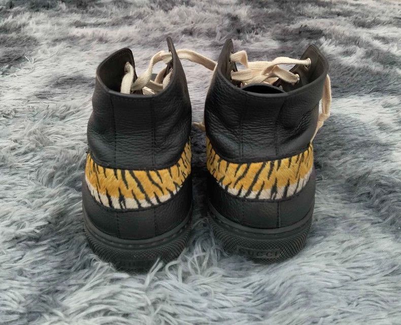 Gucci Gucci Black Tiger HighTop Sneakers Size 42-2506 Size US 9 / EU 42 - 5 Thumbnail