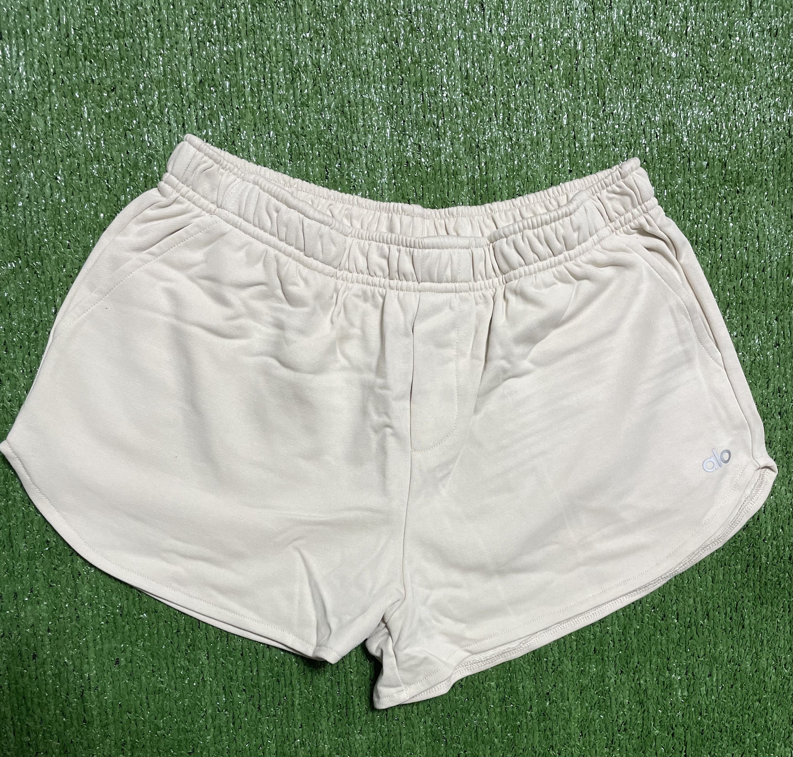 Alo Yoga NWT Alo Yoga Beige Hoodie & Shorts Matching Set Women's M Size M / US 6-8 / IT 42-44 - 7 Thumbnail