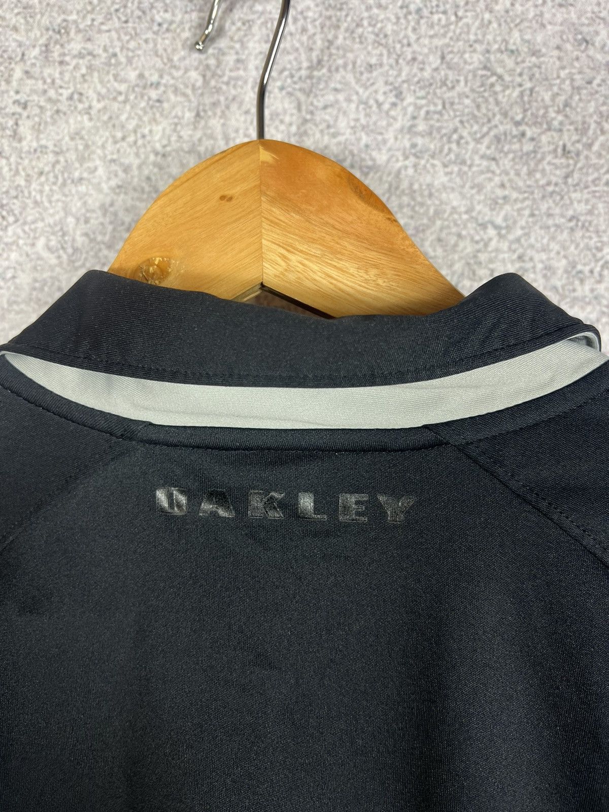 Vintage Vintage Oakley Center Logo Polo Tee Size US L / EU 52-54 / 3 - 6 Thumbnail
