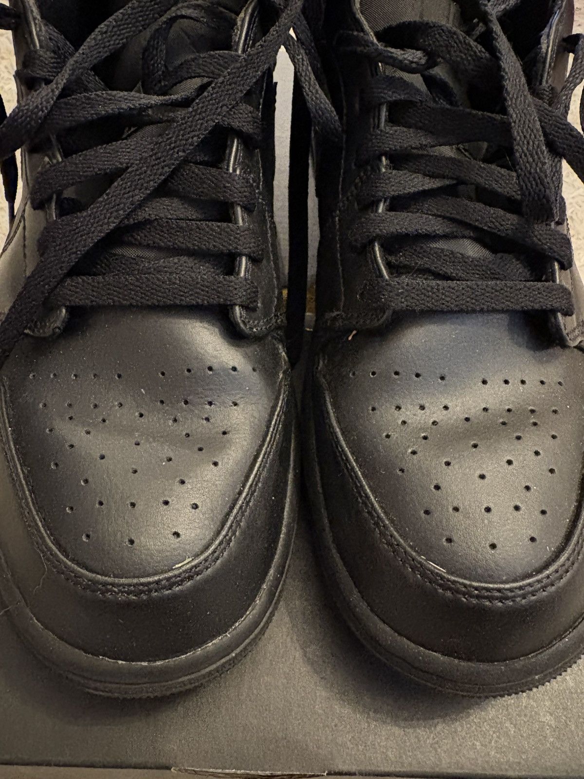 Jordan Brand Air Jordan 1 Mid Size US 11 / EU 44 - 3 Thumbnail
