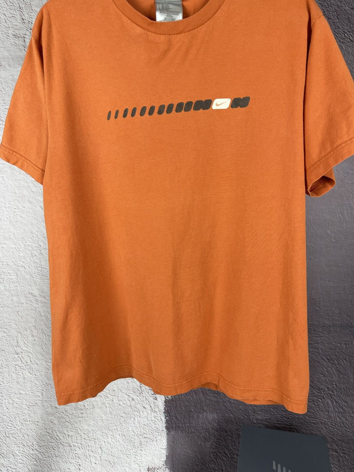 Vintage Nike vintage y2k orange stripe logo swoosh tee shirt Size US M / EU 48-50 / 2 - 4 Thumbnail