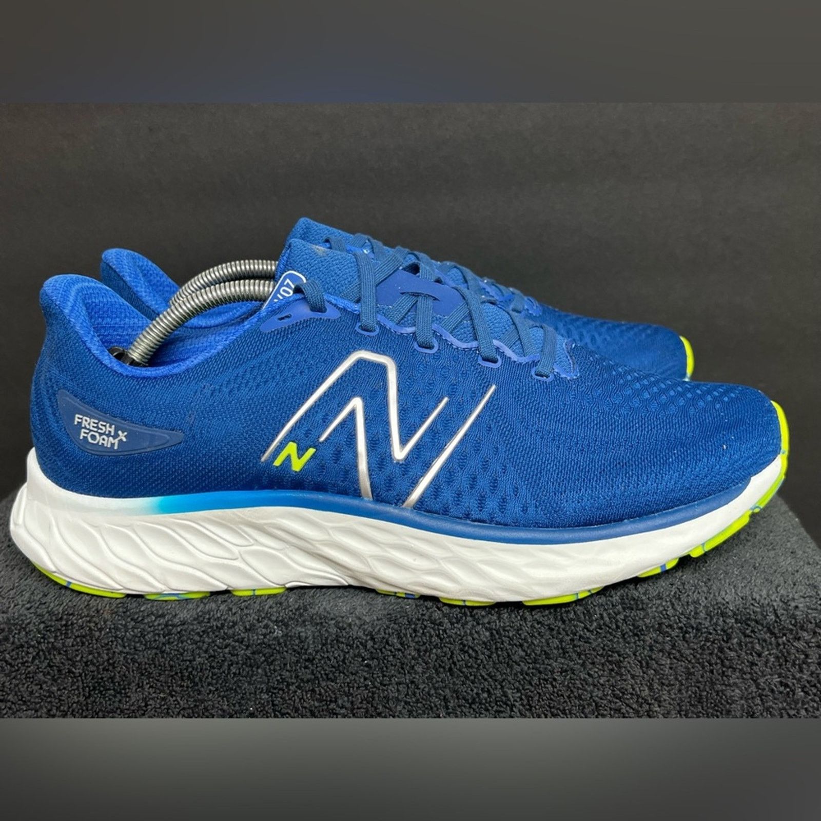 New Balance NEW BALANCE EVOZ V2 BLUE SIZE 11 4E EXTRA WIDE RUNNING SHOE Size US 11 / EU 44 - 2 Thumbnail