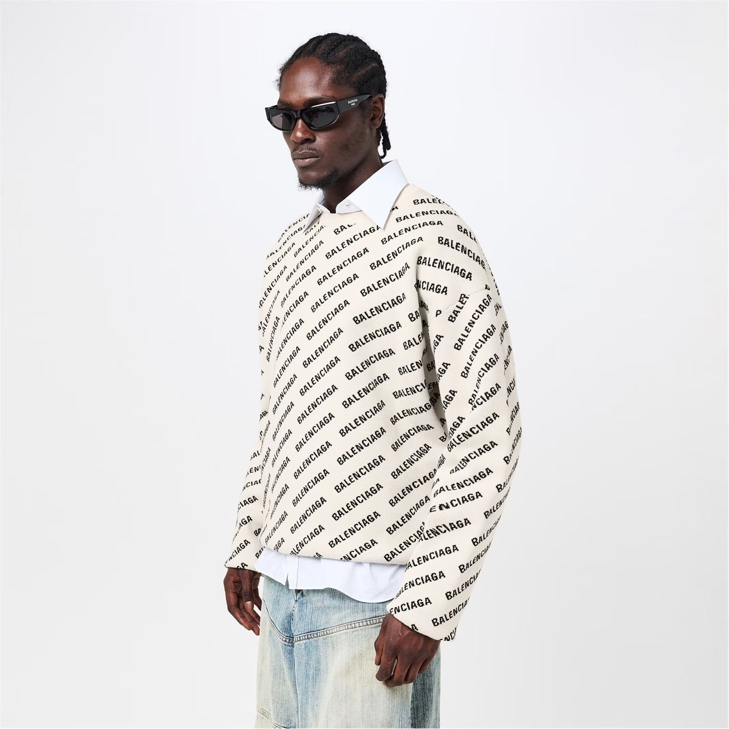 Balenciaga o1g2r1mq0226 Mini All-over Logo Sweater In Ivory/Black Size US M / EU 48-50 / 2 - 3 Thumbnail