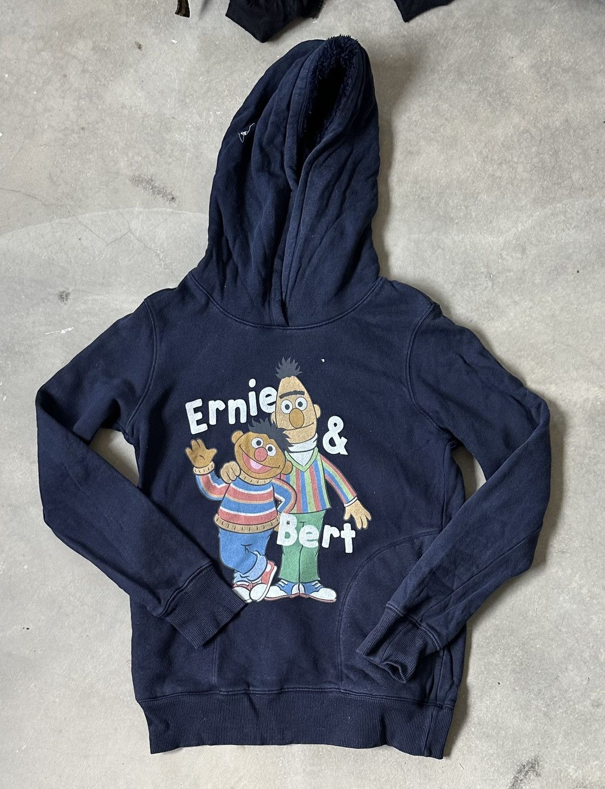 Uniqlo VINTAGE SESAME STREET HOODIE Size US S / EU 44-46 / 1 - 1 Thumbnail