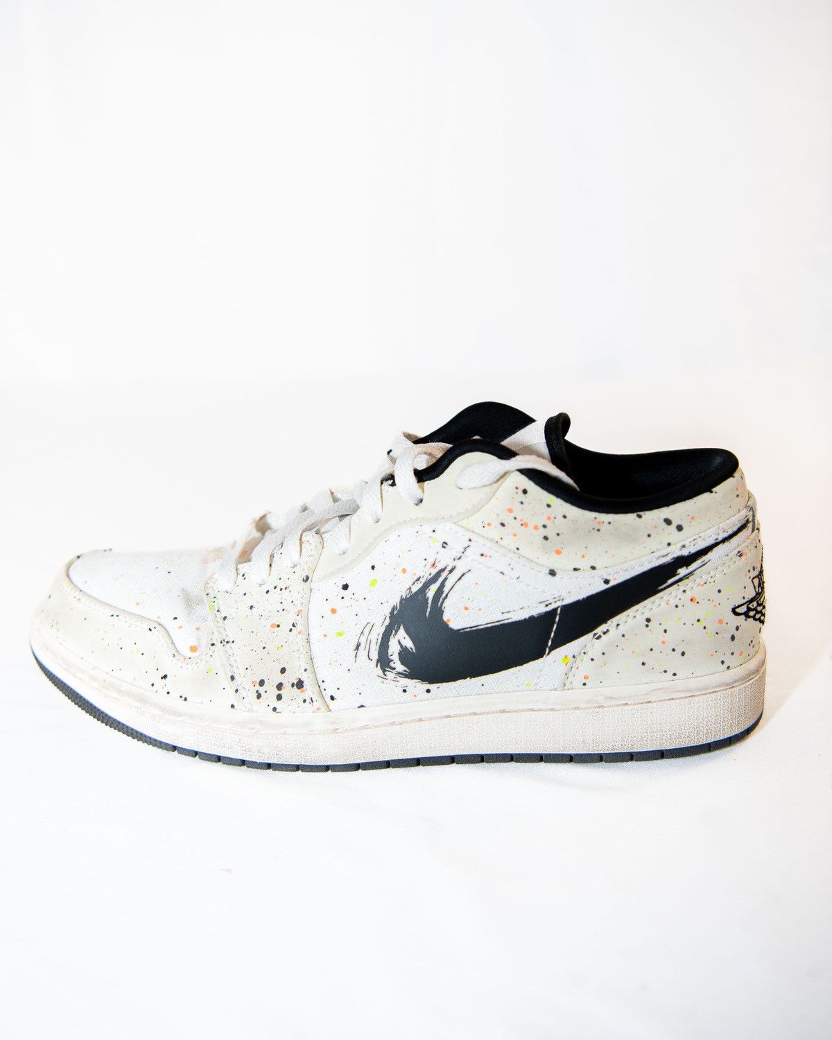 Jordan Brand Jordan 1 Low “Brushstroke” Size US 10 / EU 43 - 3 Thumbnail