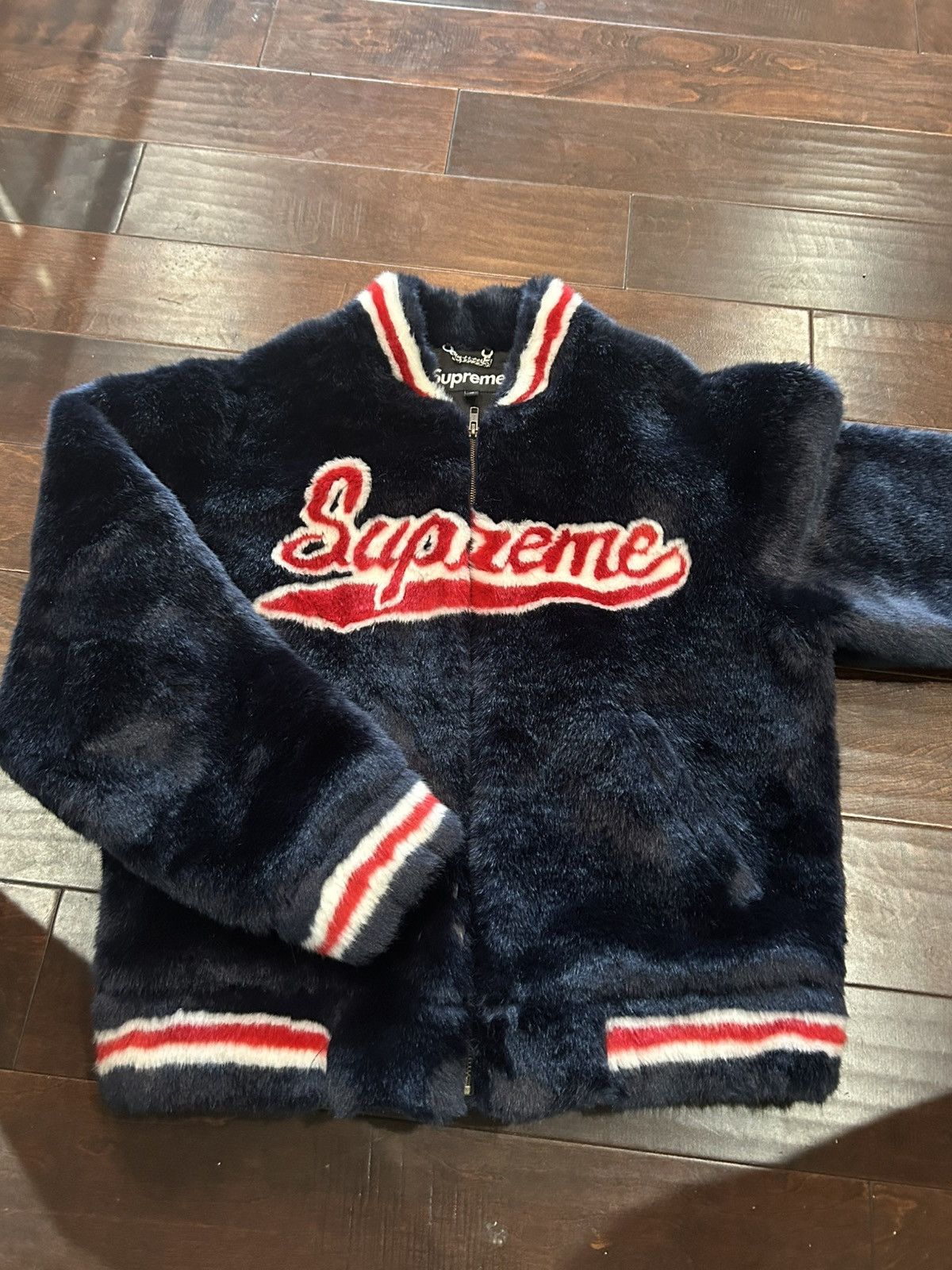 Supreme Supreme Size US M / EU 48-50 / 2 - 13 Thumbnail