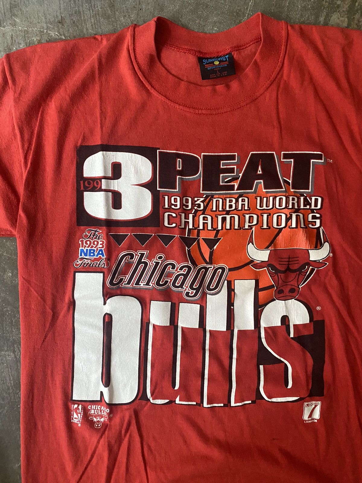 Vintage Vintage NBA Chicago Bulls 3 Peats Champion Tee Kapital CPFM Size US L / EU 52-54 / 3 - 3 Thumbnail
