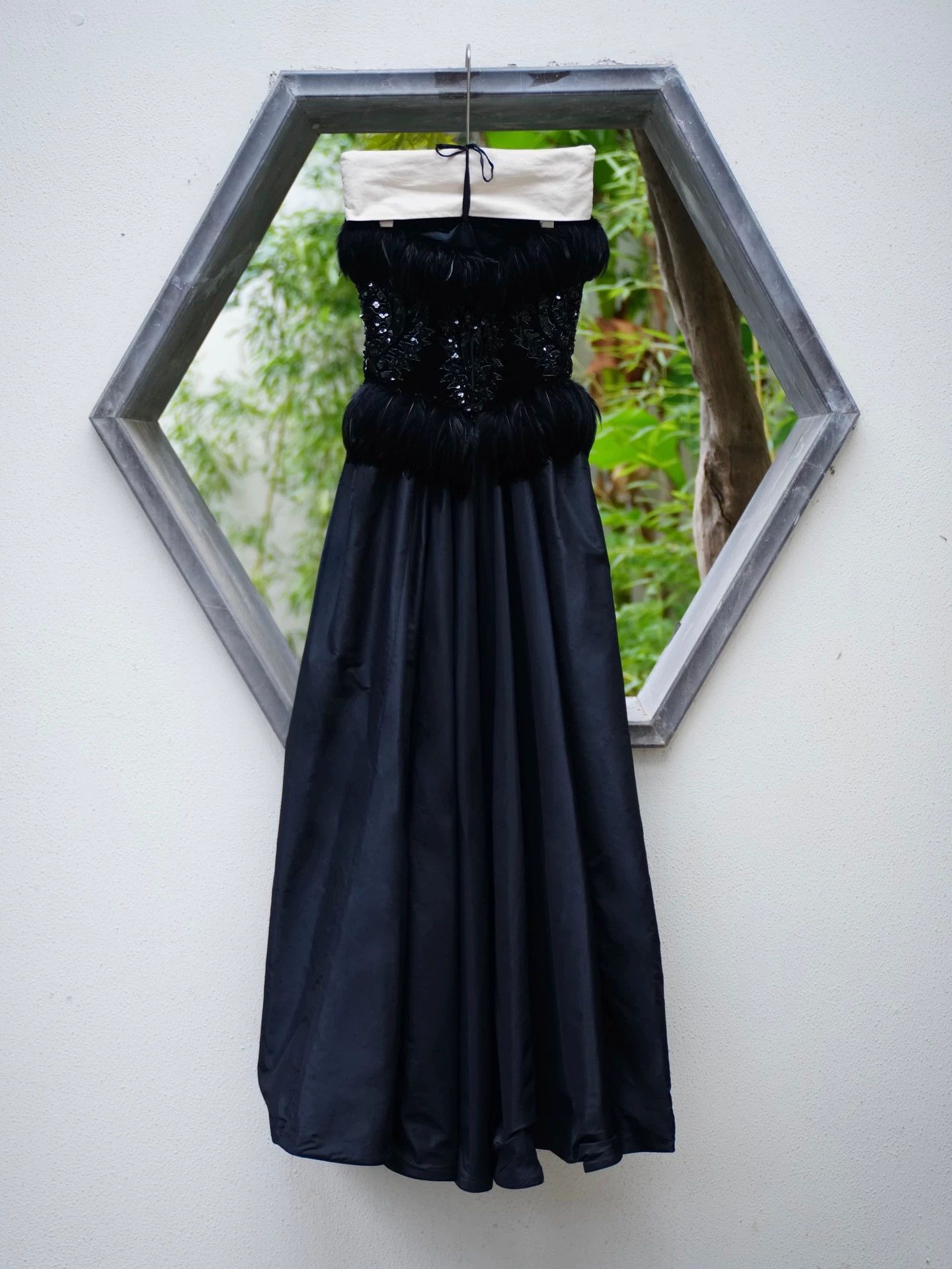 Vintage Vintage Strapless Beaded Feather Velvet Taffeta Dress Size S / US 4 / IT 40 - 8 Thumbnail