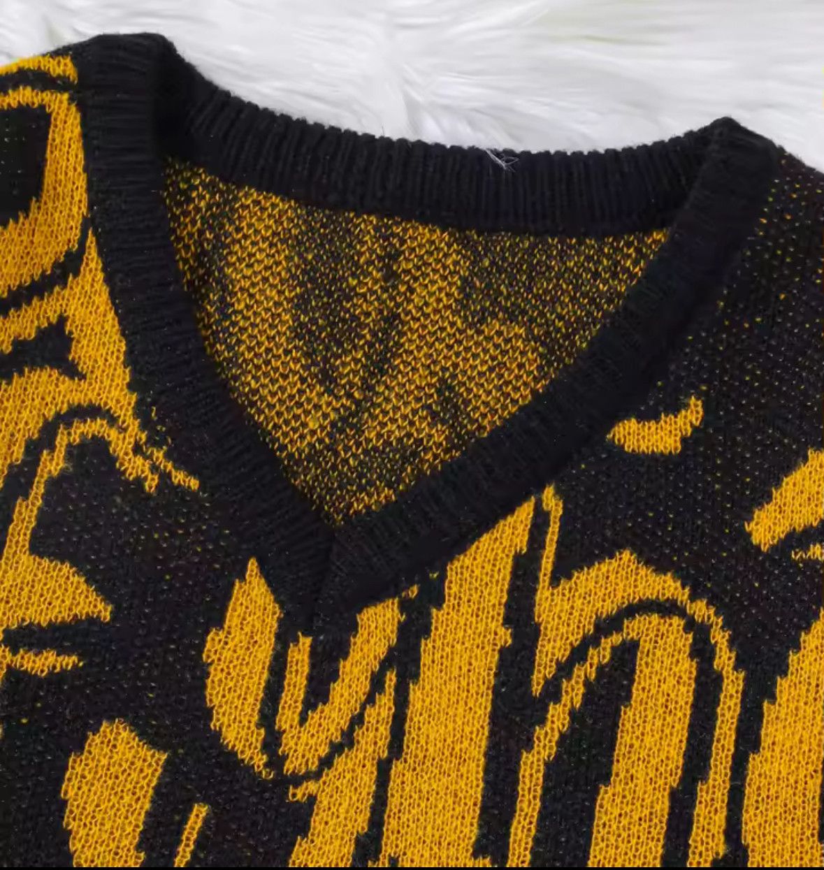 Japanese Brand Streetwear Everything Good V-Neck Knitted Sweatshirt Size US XL / EU 56 / 4 - 3 Thumbnail